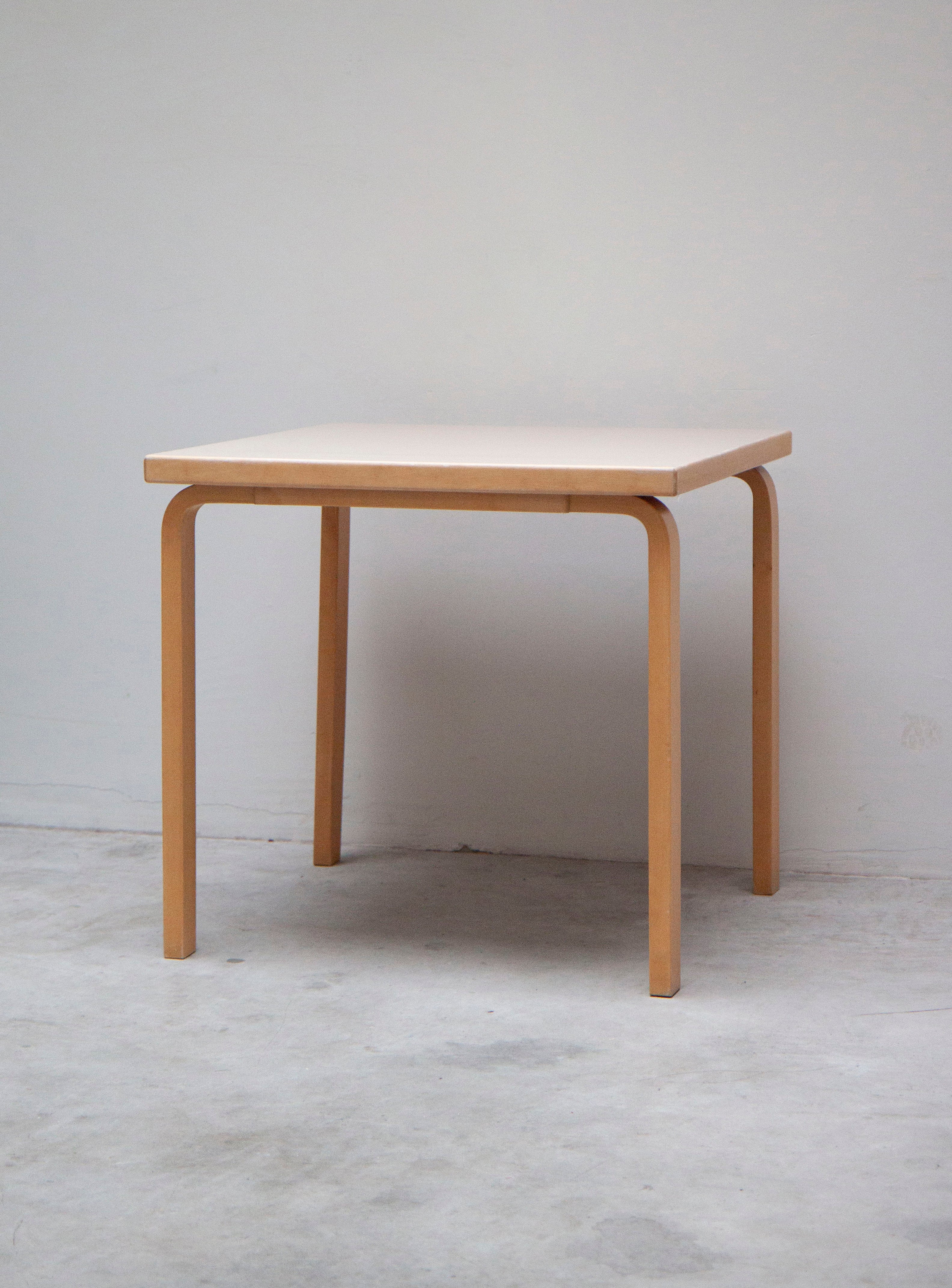 artek アルテック Alvar Aalto テーブル天板 81C Artek 81C Dining Table by Alvar Aalto (Beige) – JUKI AMSTERDAM