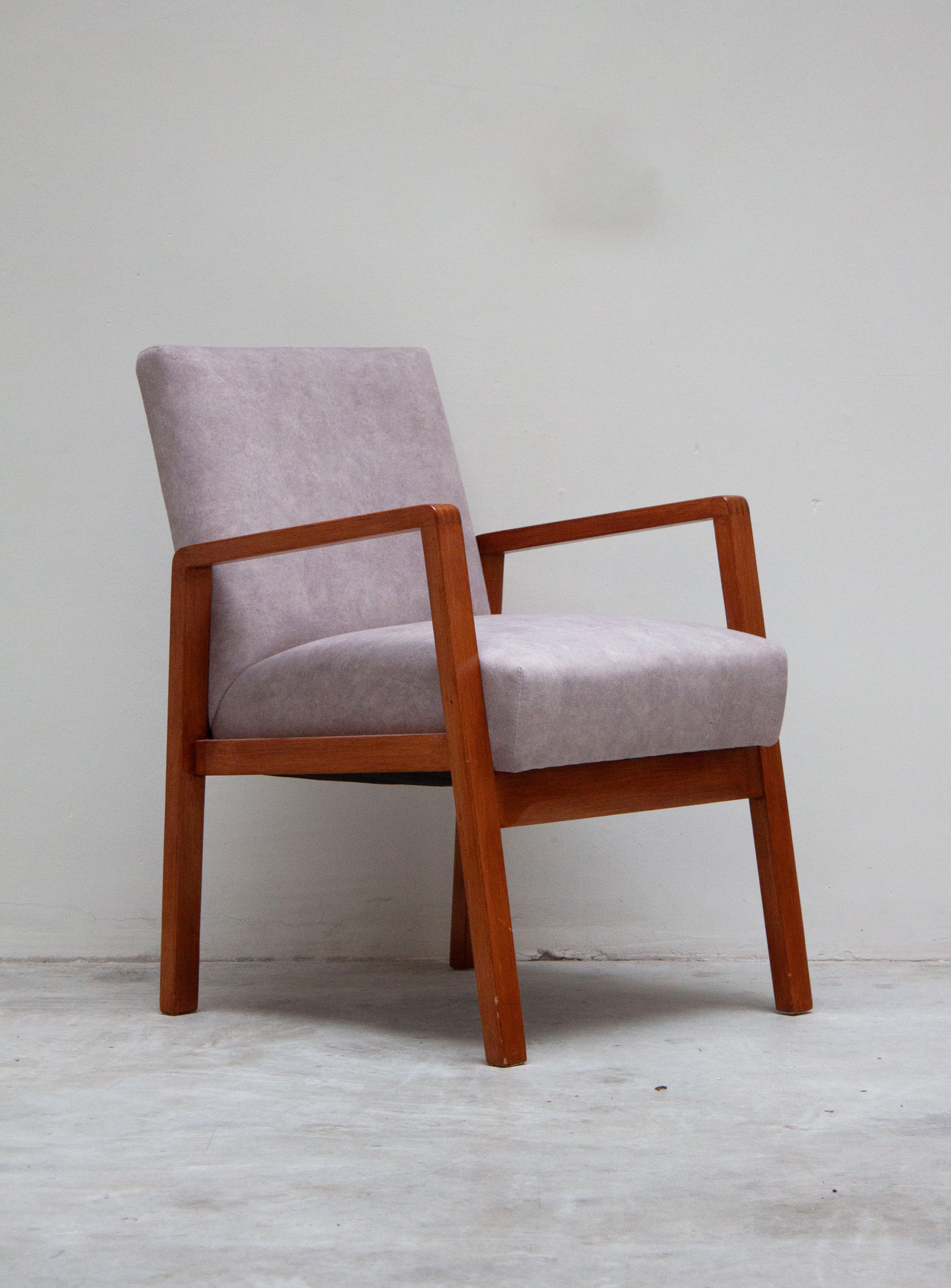 Artek 404 Hallway Chair by Alvar Aalto (Grey) – JUKI AMSTERDAM