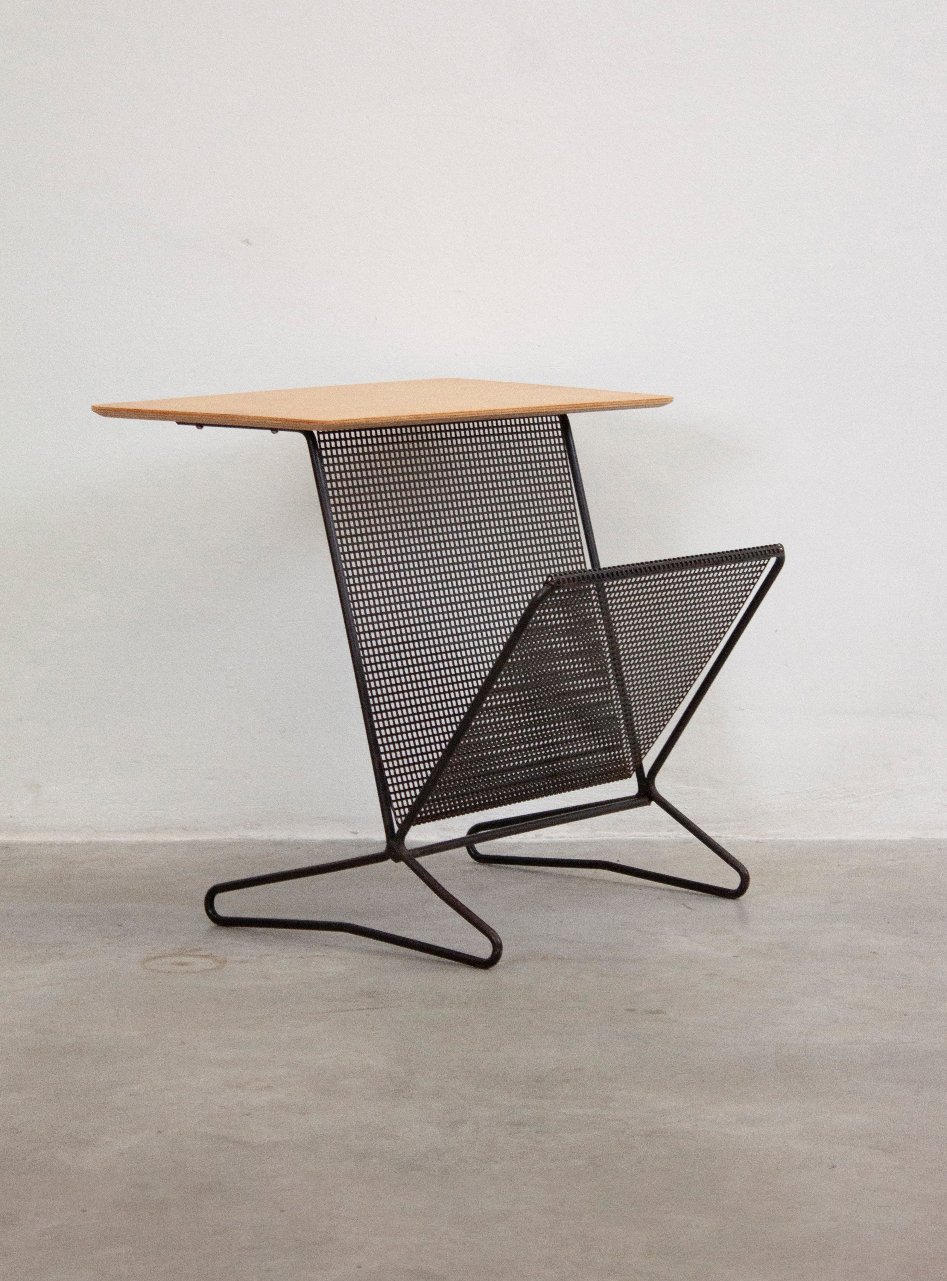 Cees Braakman TM05 Pastoe社 Pastoe TM05 Side Table with Magazine Rack by Cees Braakman – JUKI