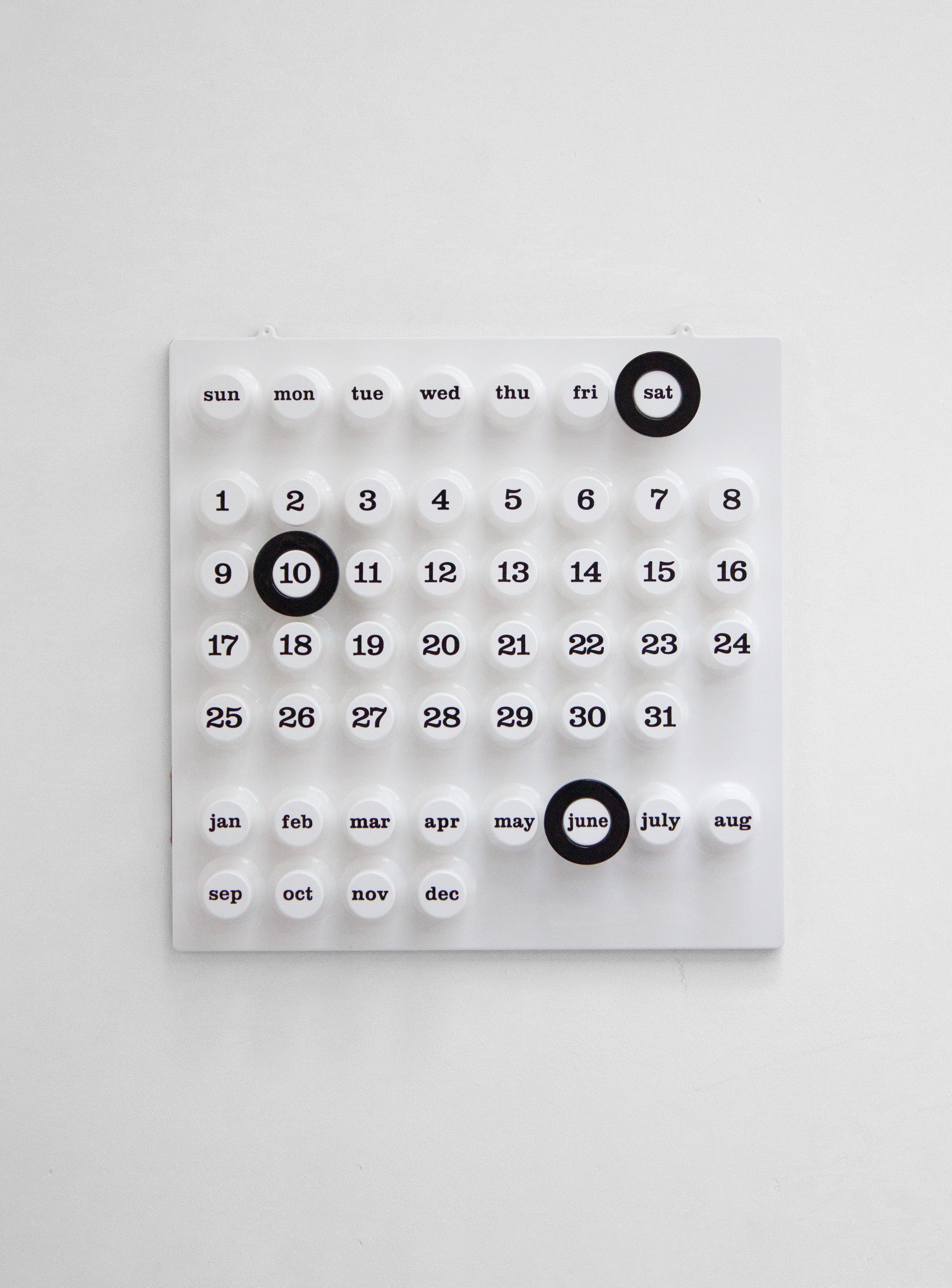 カレンダー・スケジュール Ring a Date Perpetual Wall Calendar Ring-A-Date Perpetual Calendar by Giorgio Della Beffa (White