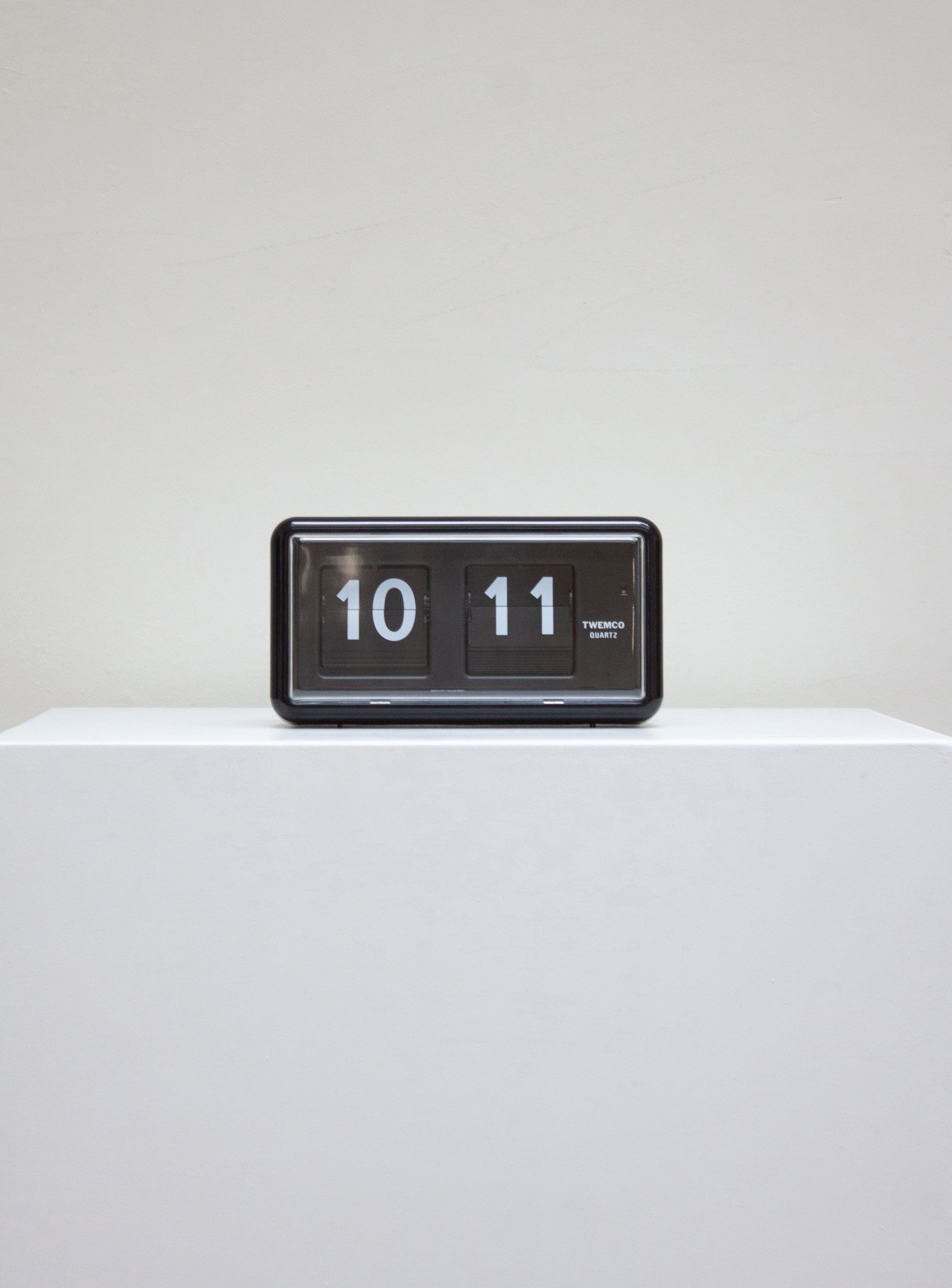 Twemco QT-30 Black Flip Clock | Juki Amsterdam – JUKI AMSTERDAM