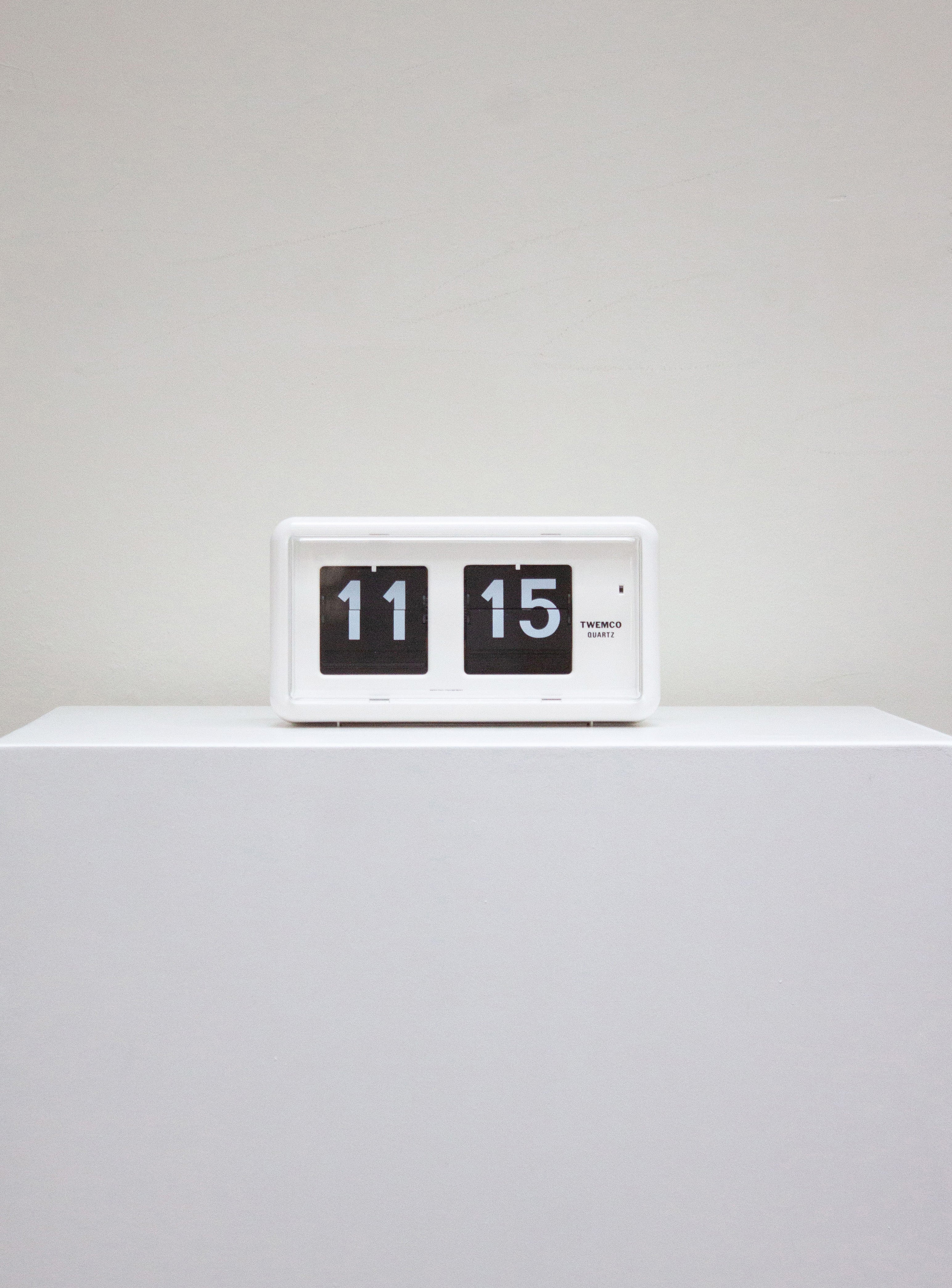 Twemco QT-30 White Flip Clock | Retro Design – Juki Amsterdam