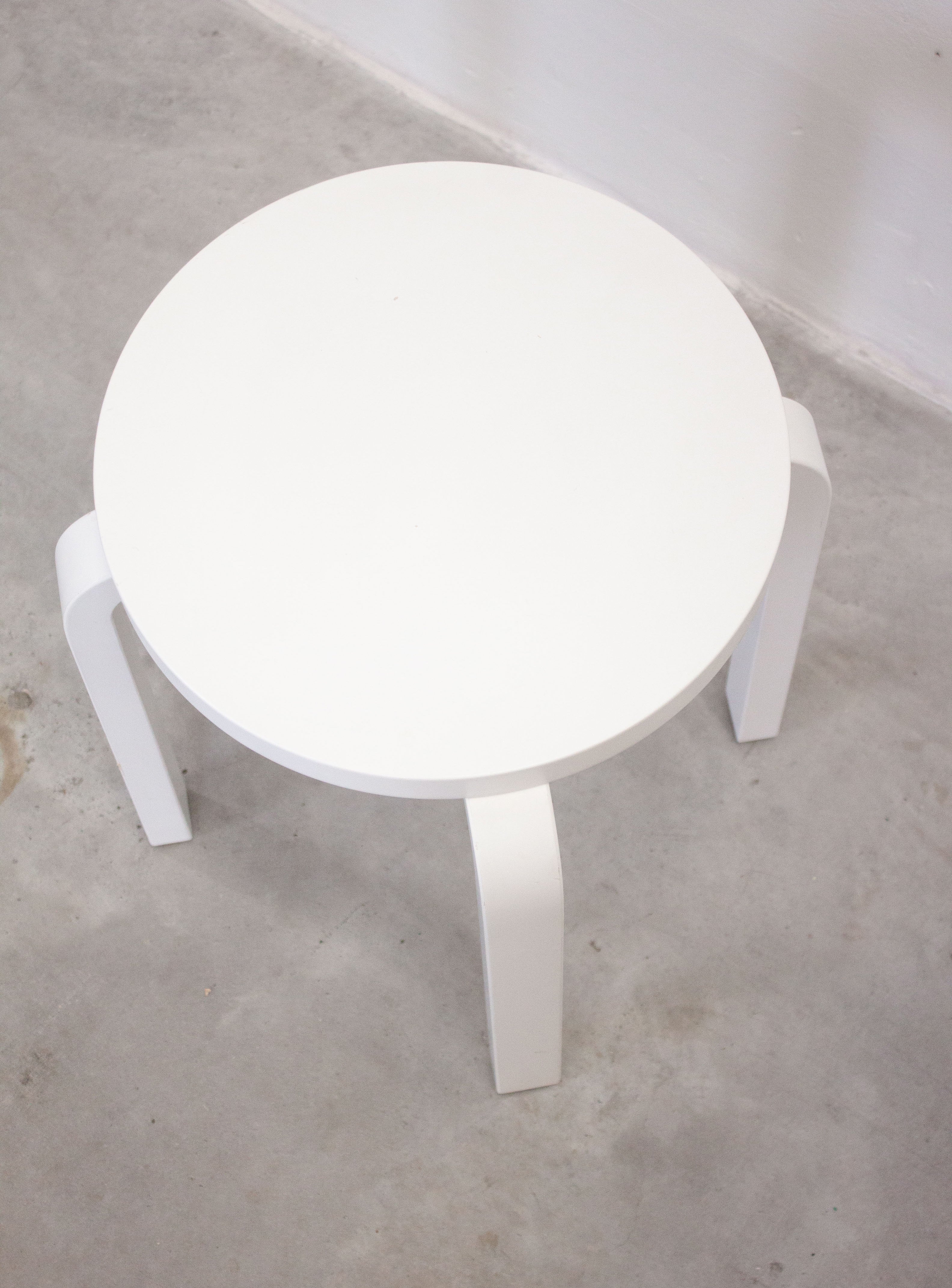 Artek Model E60 Stool by Alvar Aalto (White) – JUKI AMSTERDAM