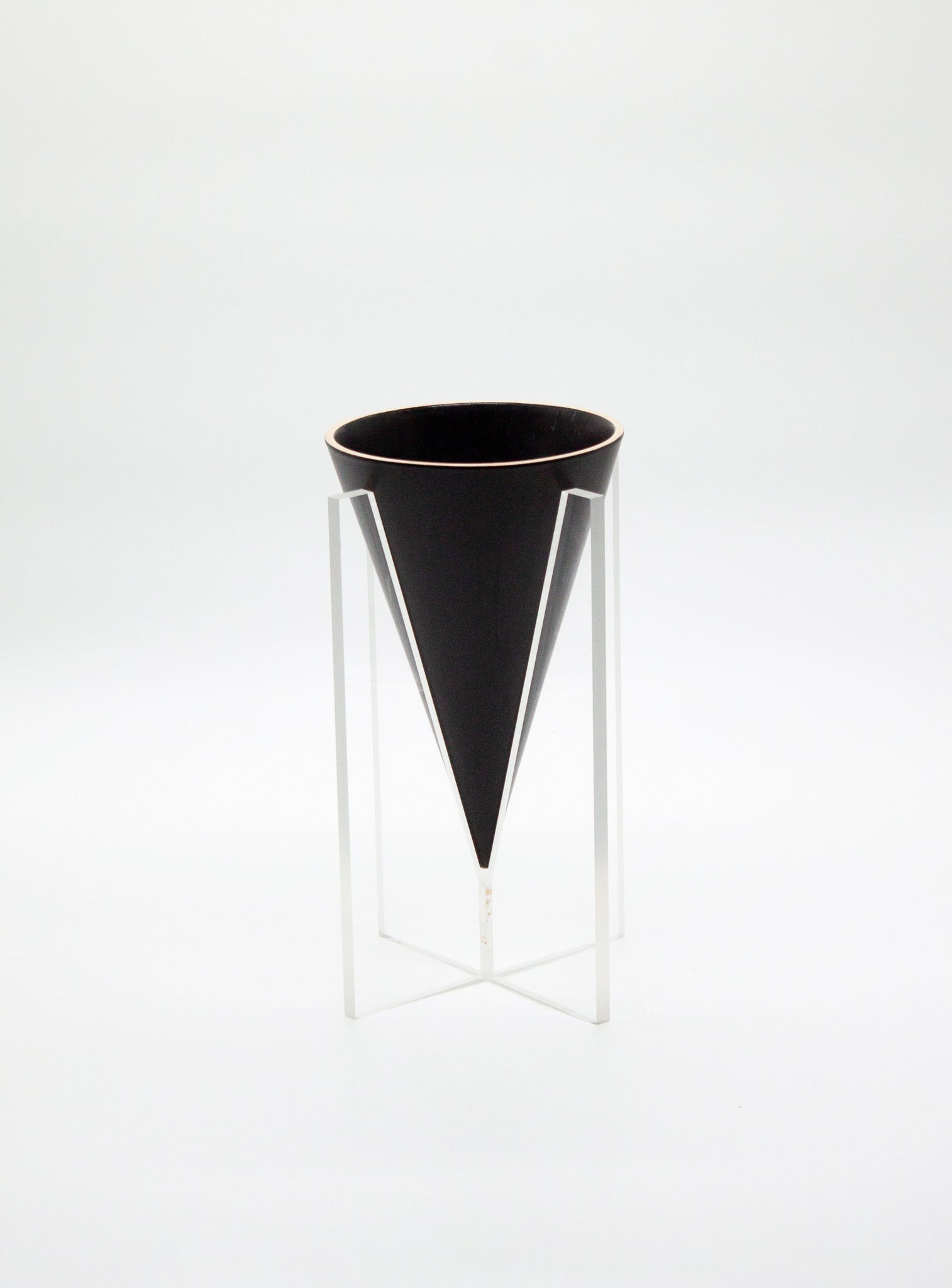 Oar Wurk Makkum Fara Cone Vase by Bert Pompe (Black)