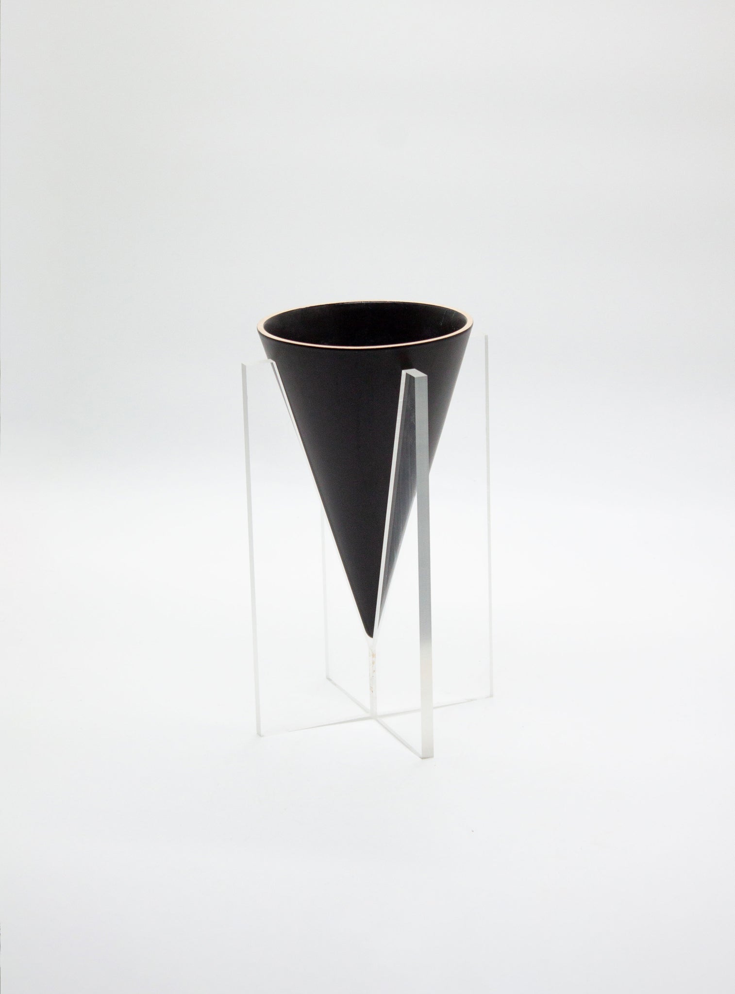 Oar Wurk Makkum Fara Cone Vase by Bert Pompe (Black)