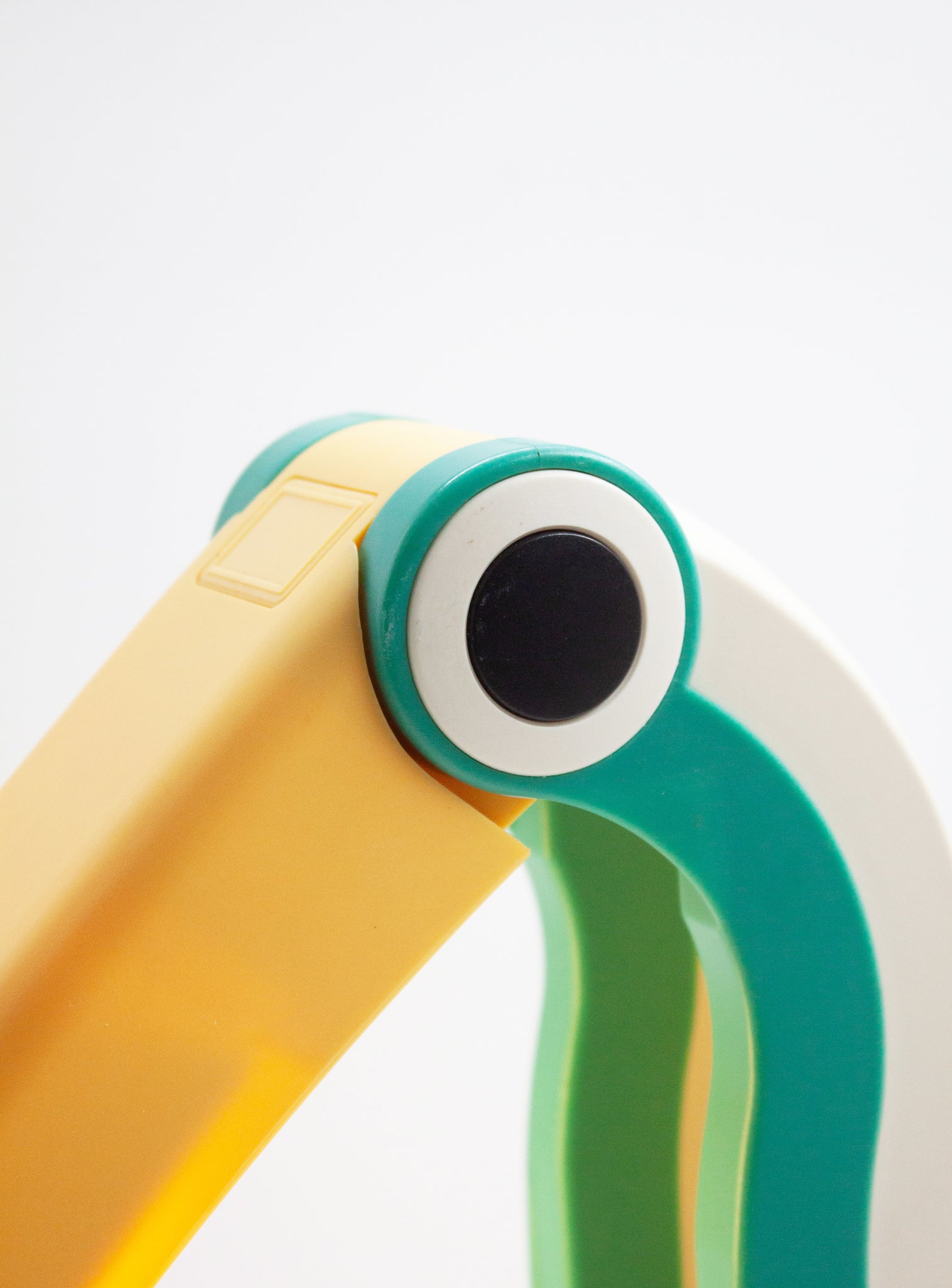 Perenz Toucan Desk Lamp by H.T. Huang (Green/Yellow)