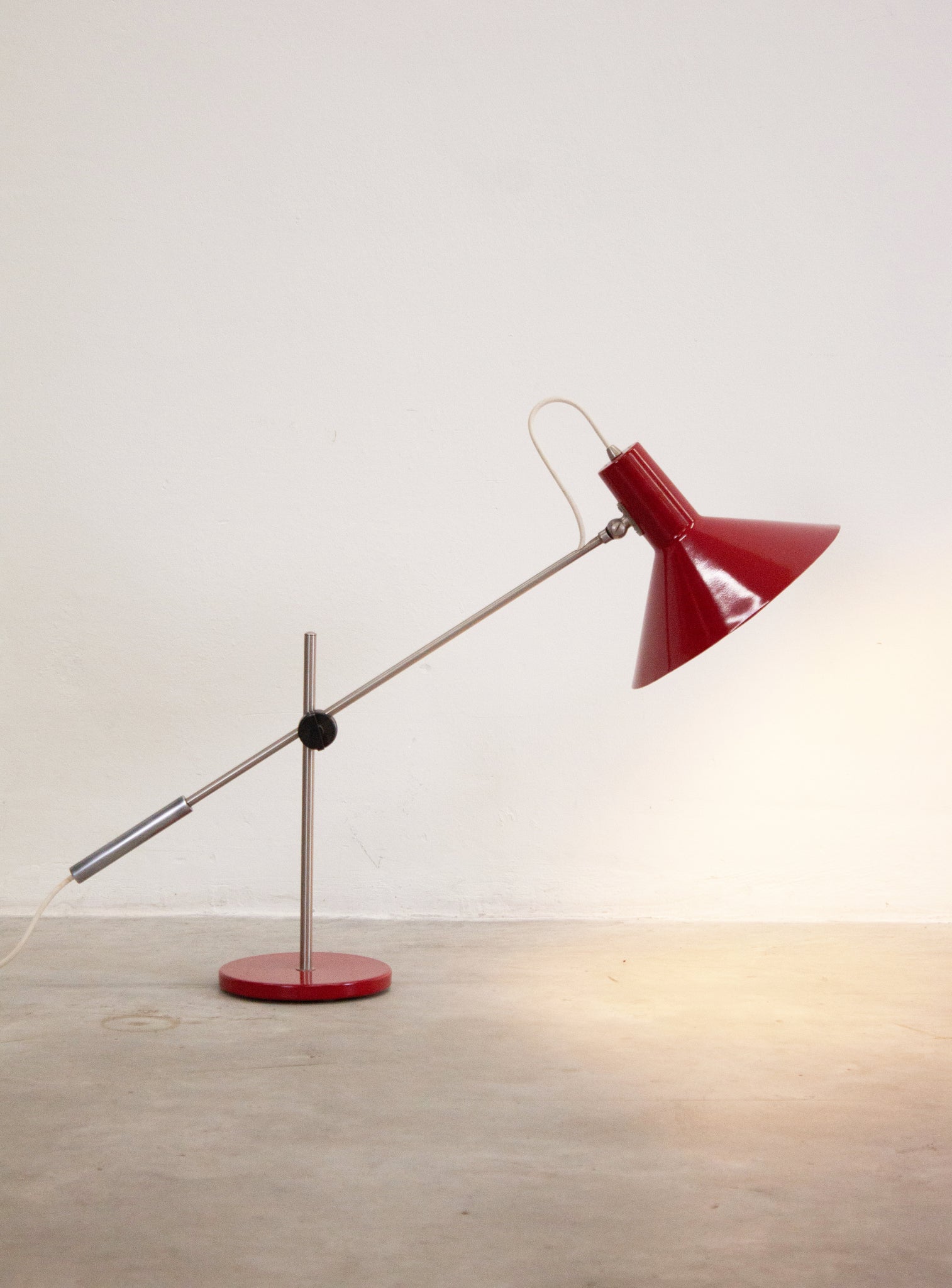 Anvia Counterbalance Desk Lamp by J.J.M. Hoogervorst (Burgundy)