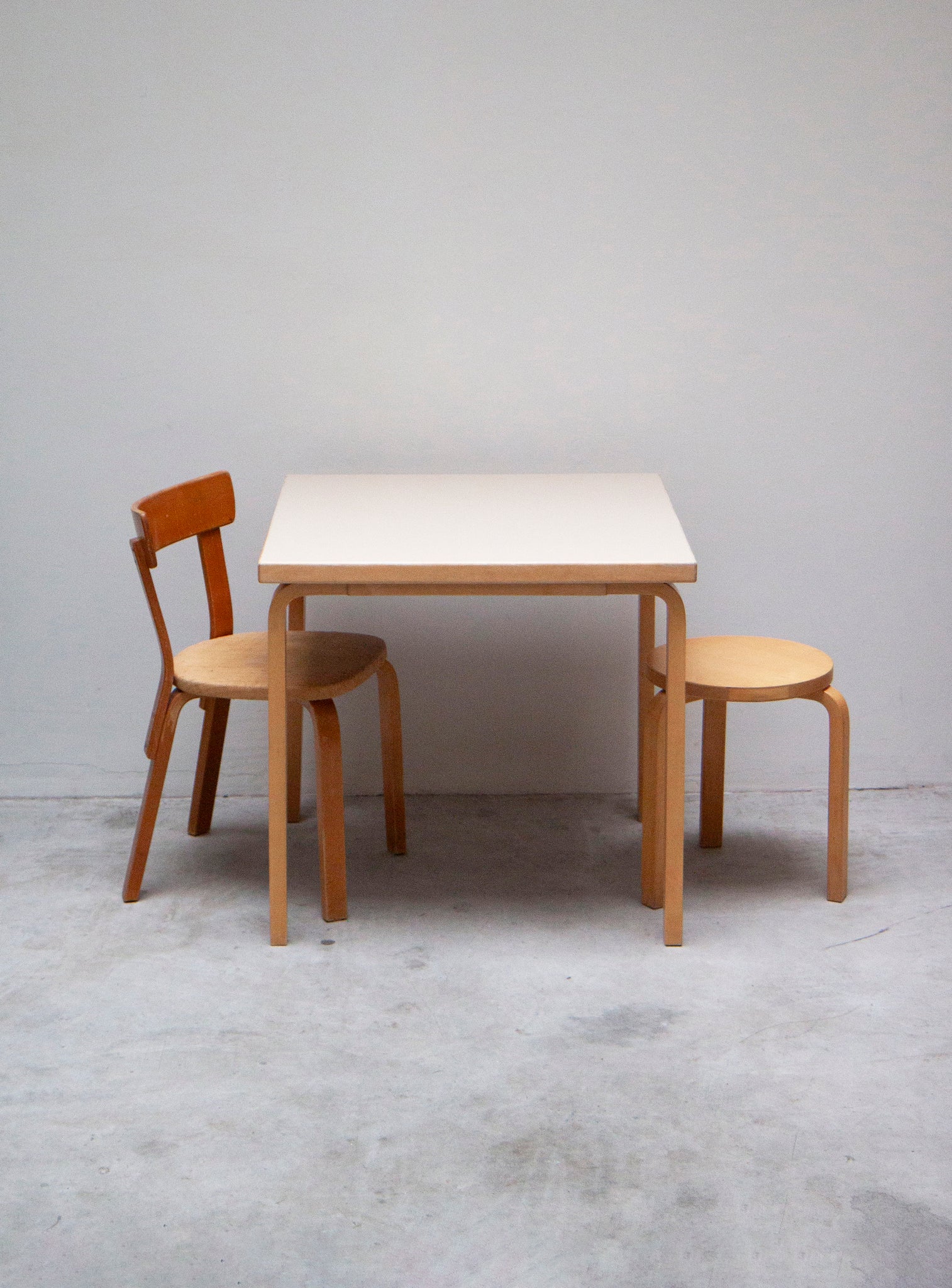 Artek 81C Dining Table by Alvar Aalto (Beige) – JUKI AMSTERDAM