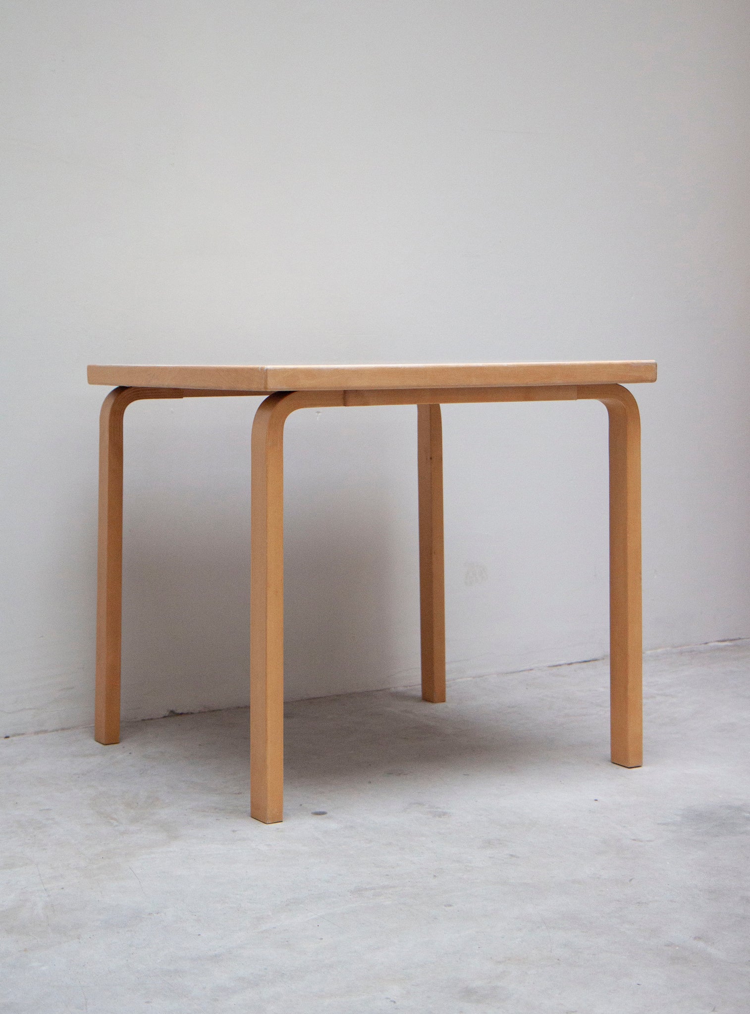 Artek 81C Dining Table by Alvar Aalto (Beige) – JUKI AMSTERDAM