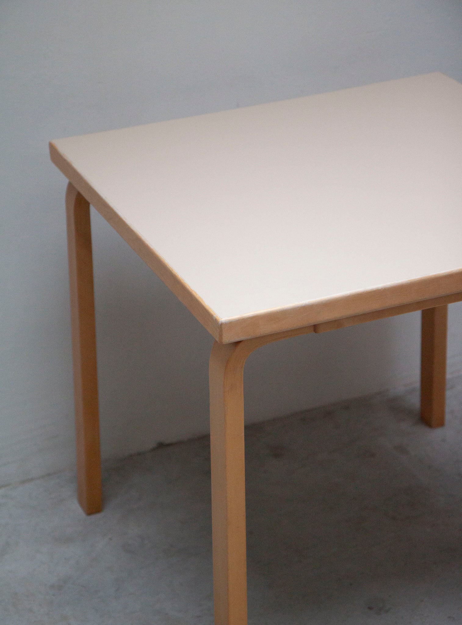 Artek 81C Dining Table by Alvar Aalto (Beige) – JUKI AMSTERDAM