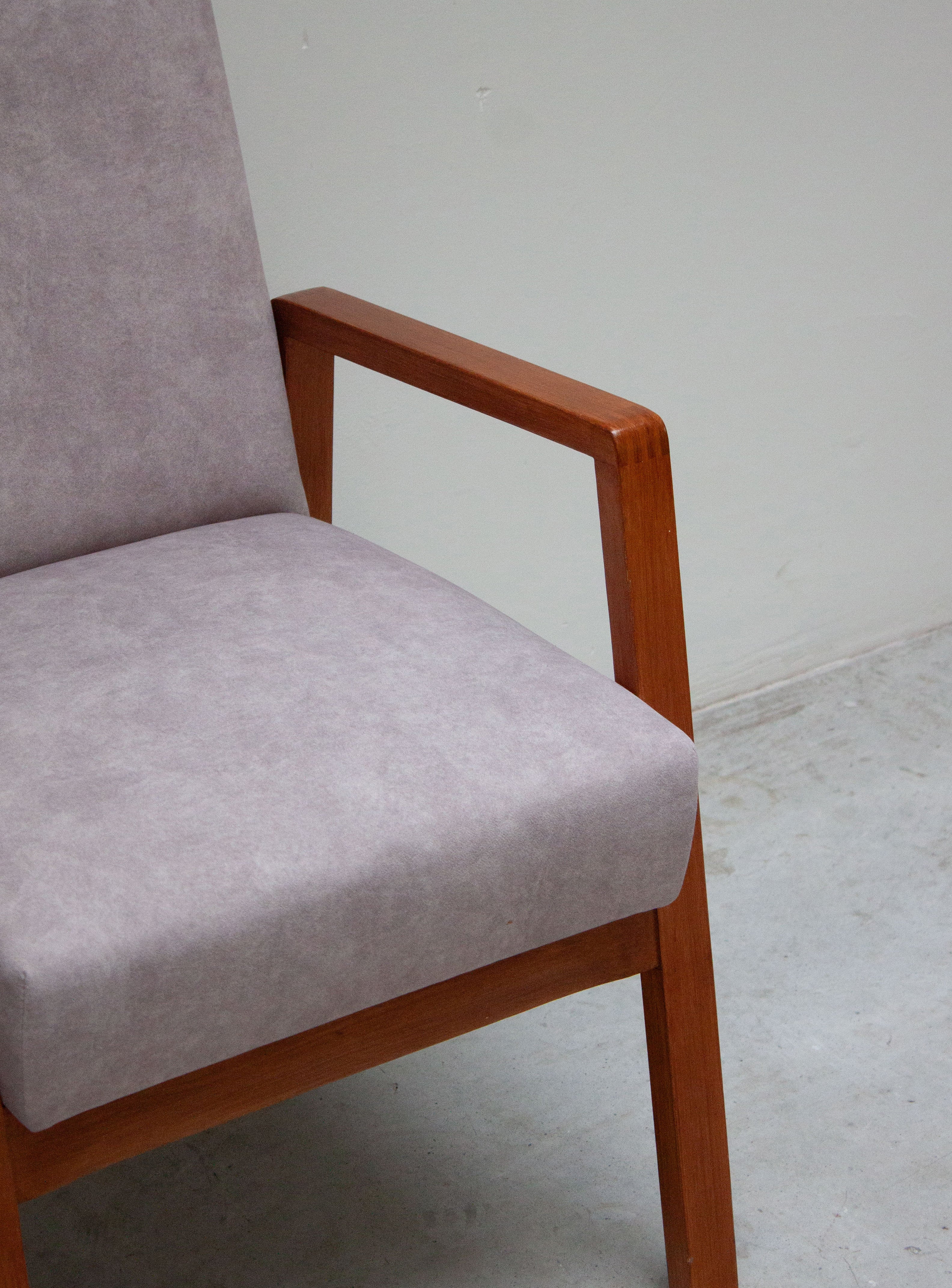 Artek 404 Hallway Chair by Alvar Aalto (Grey) – JUKI AMSTERDAM