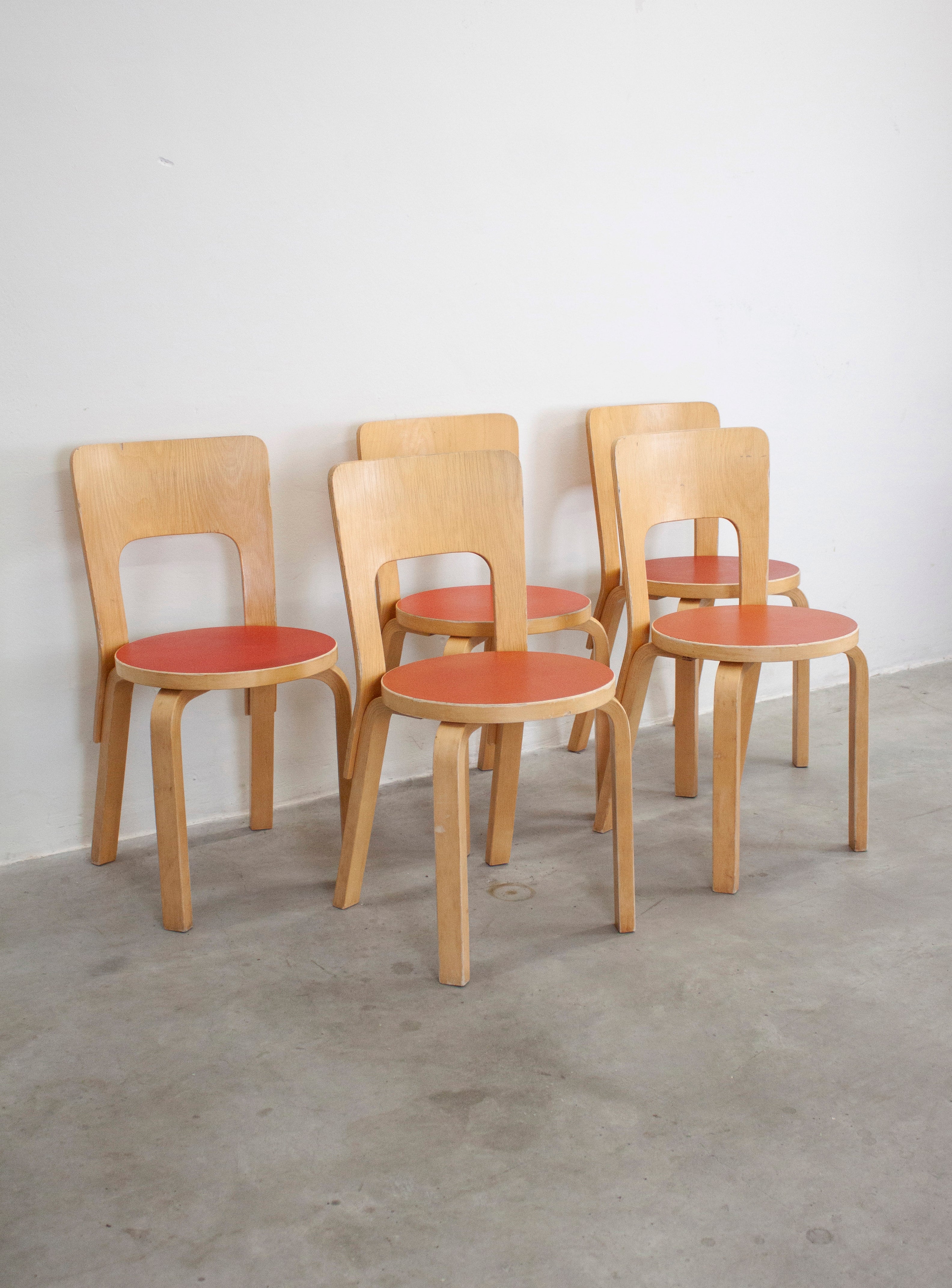 Alvar Aalto  ヴィンテージ　stool66 Set of 4 Red Seat Vintage Alvar Aalto Chair 66 – Home Union NYC