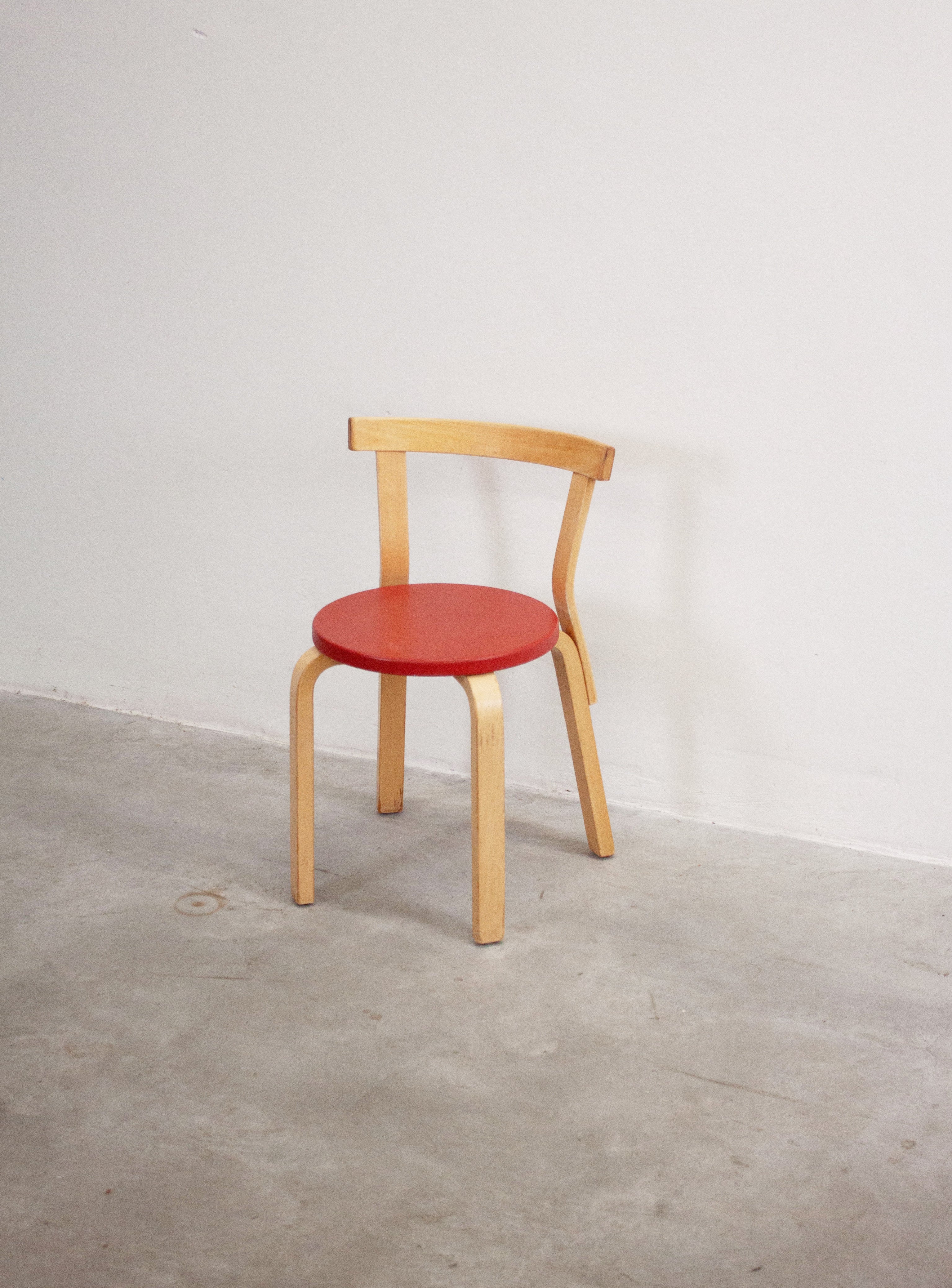 Artek Model 68 Chair by Alvar Aalto (Red) – JUKI AMSTERDAM