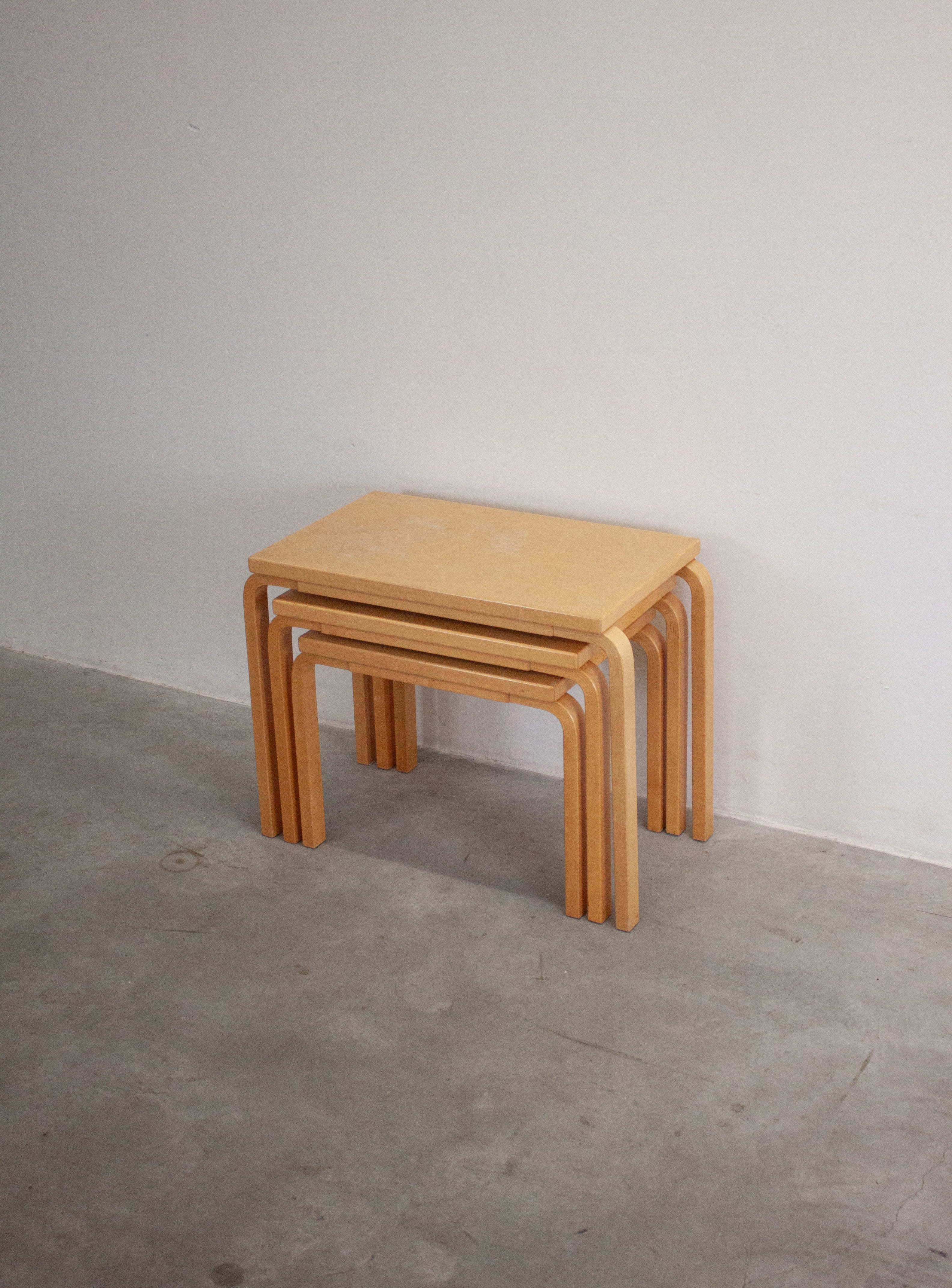 Artek Model 88 Nesting Tables by Alvar Aalto – JUKI AMSTERDAM