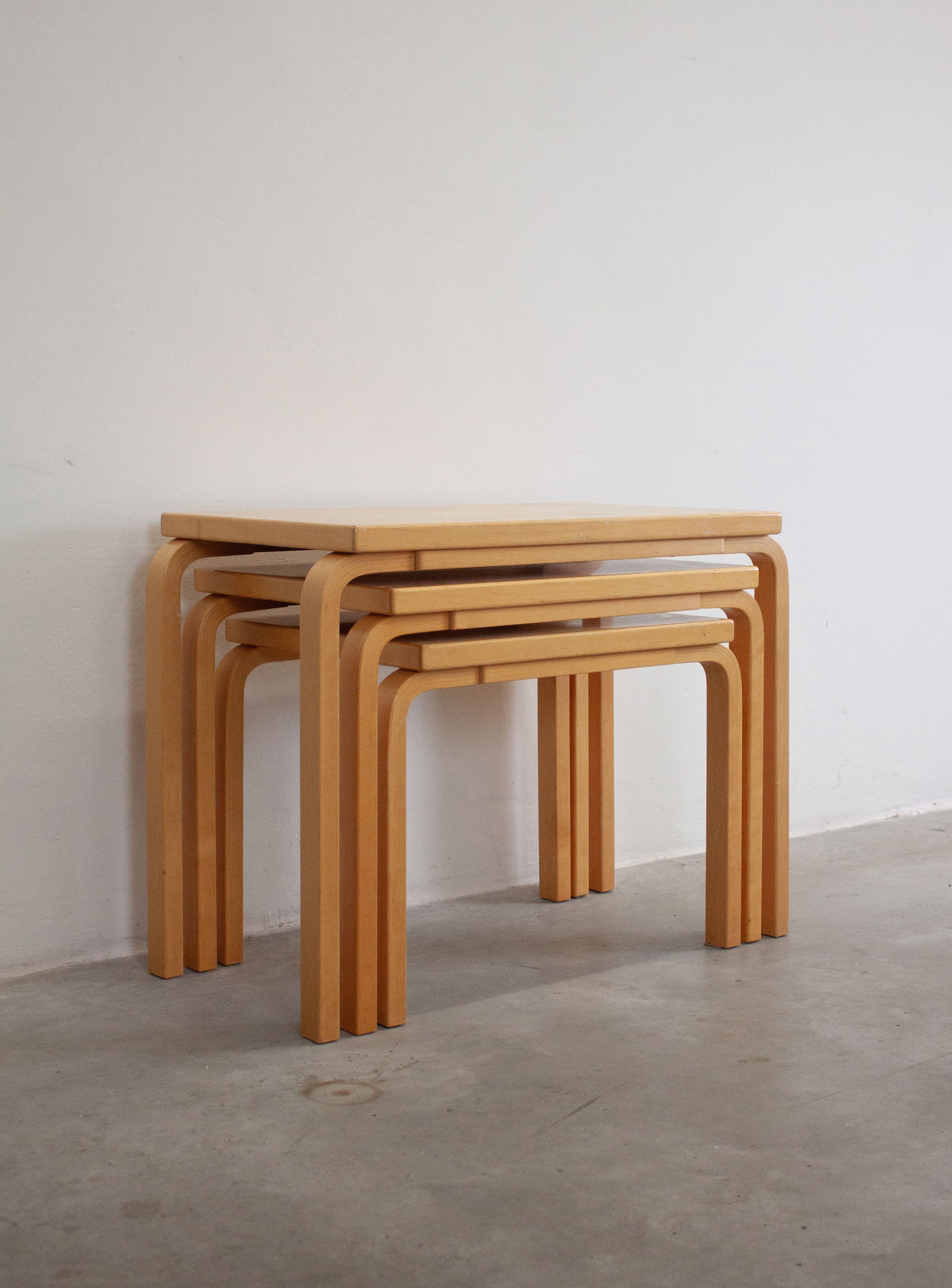 Artek Model 88 Nesting Tables by Alvar Aalto – JUKI AMSTERDAM