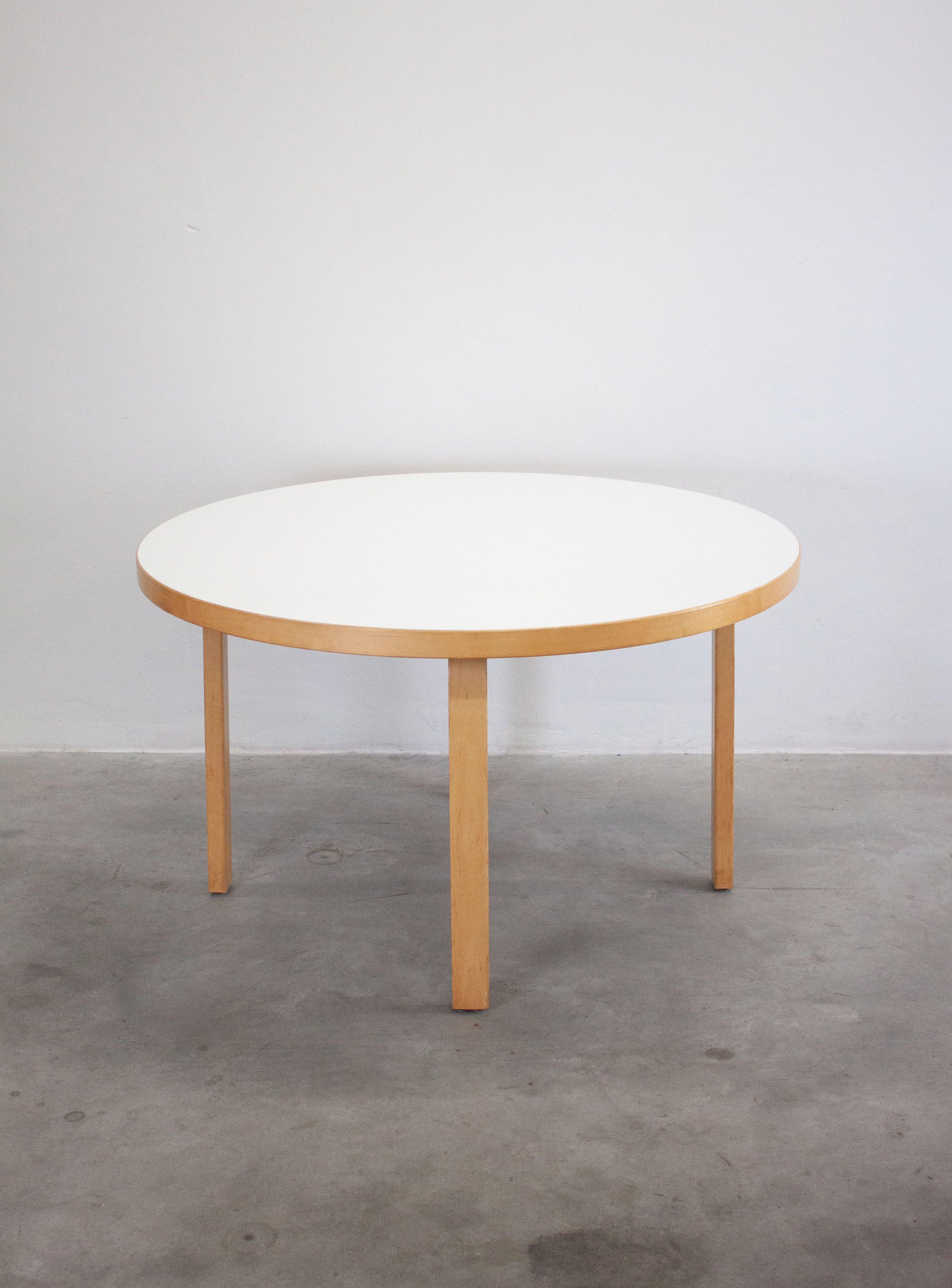 Artek Model 91 Dining Table by Alvar Aalto (White) – JUKI AMSTERDAM Artek Model 91 Dining Table by Alvar Aalto (White) – JUKI AMSTERDAM
