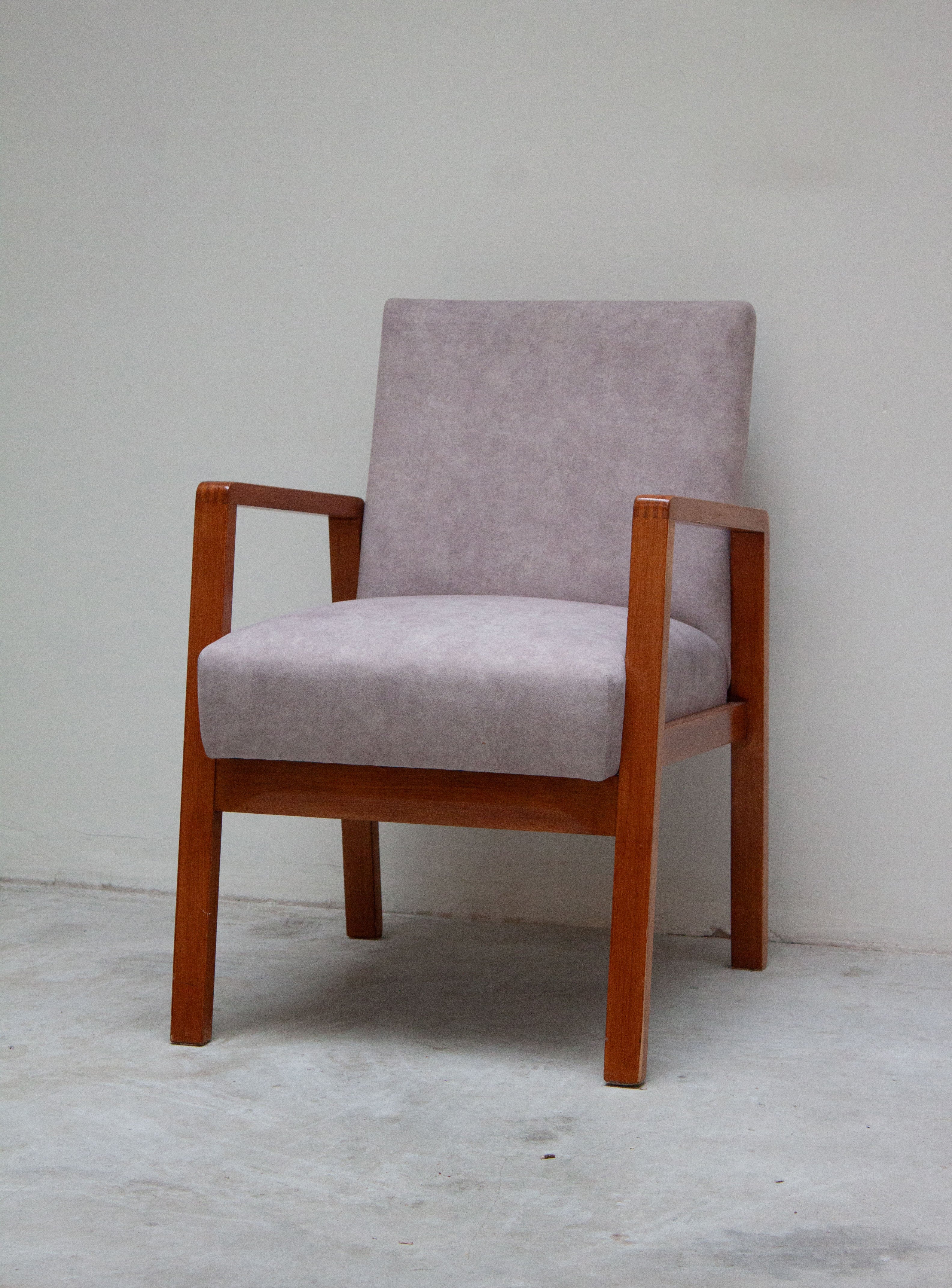 Artek 404 Hallway Chair by Alvar Aalto (Grey) – JUKI AMSTERDAM