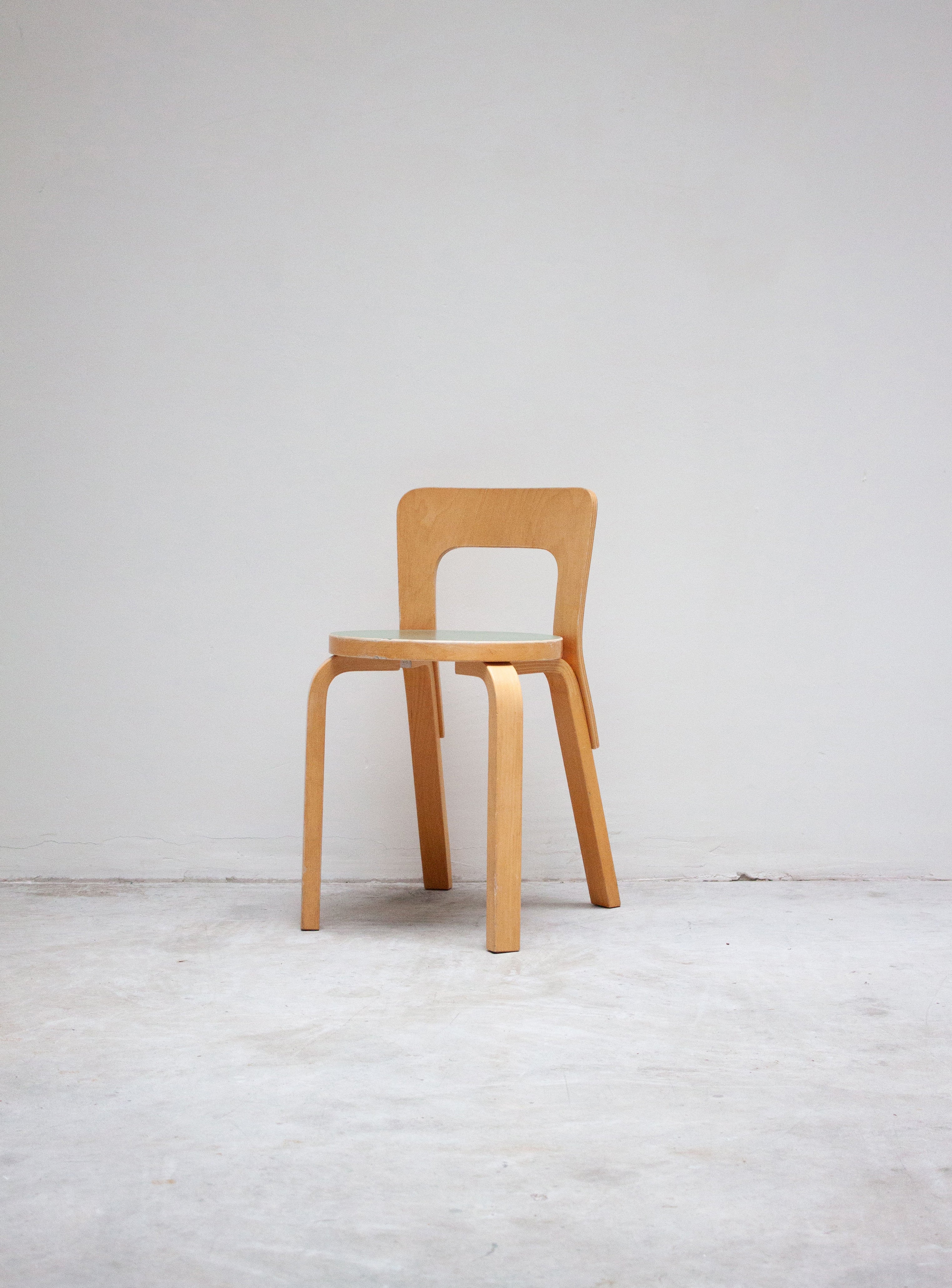 Artek_Model_65_Chair_by_Alvar_