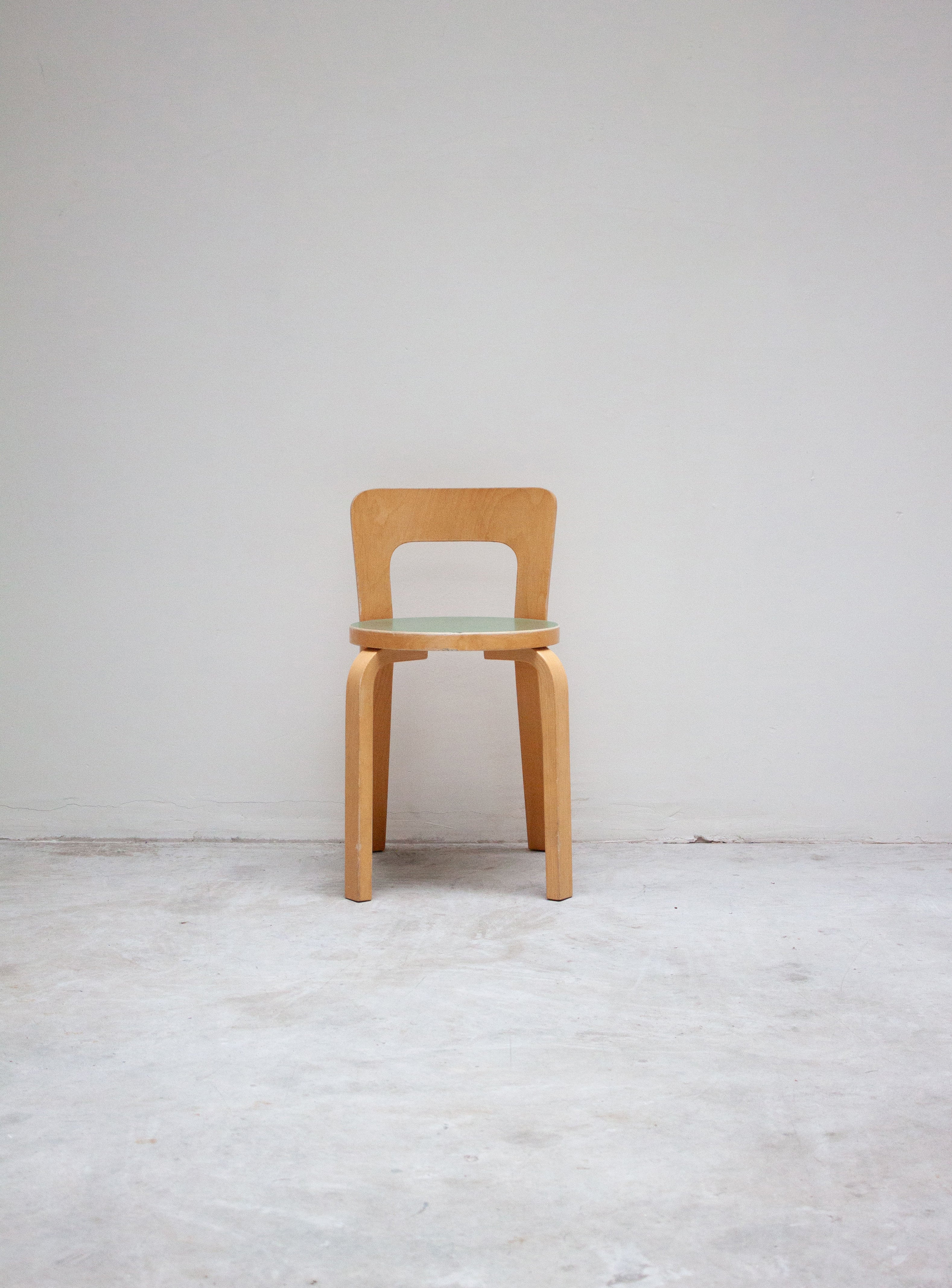 Artek Model 65 Chair by Alvar Aalto (Green) – JUKI AMSTERDAM