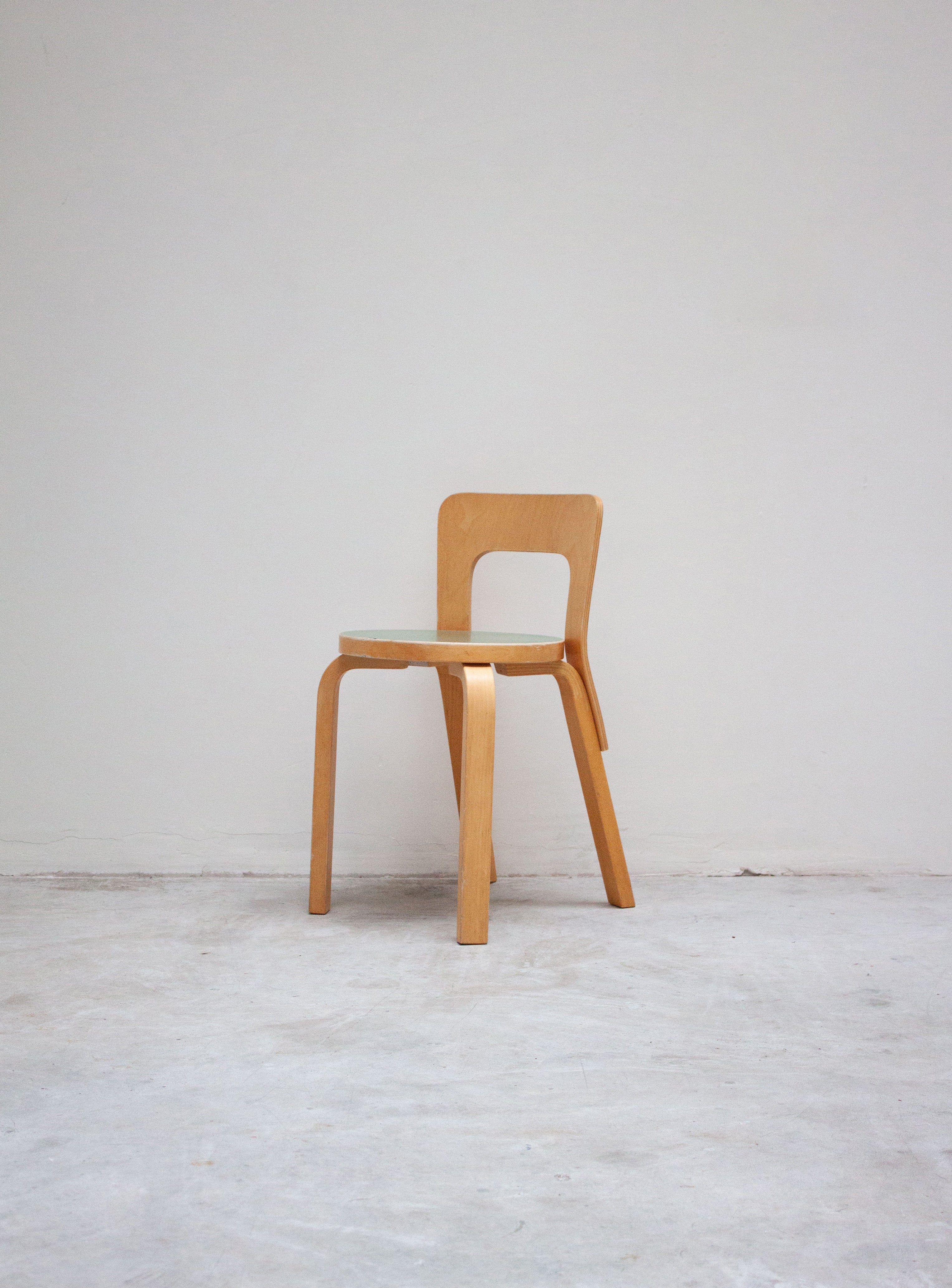 Artek Model 65 Chair by Alvar Aalto (Green) – JUKI AMSTERDAM