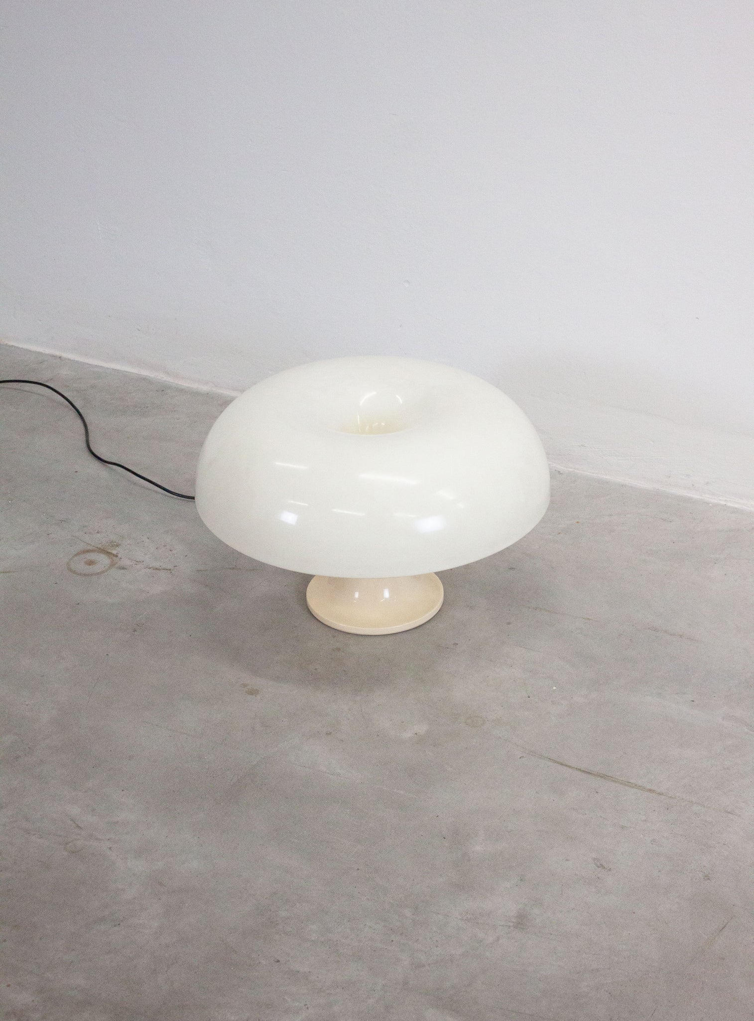 Artemide Nesso Lamp by Giancarlo Mattioli (Off White)