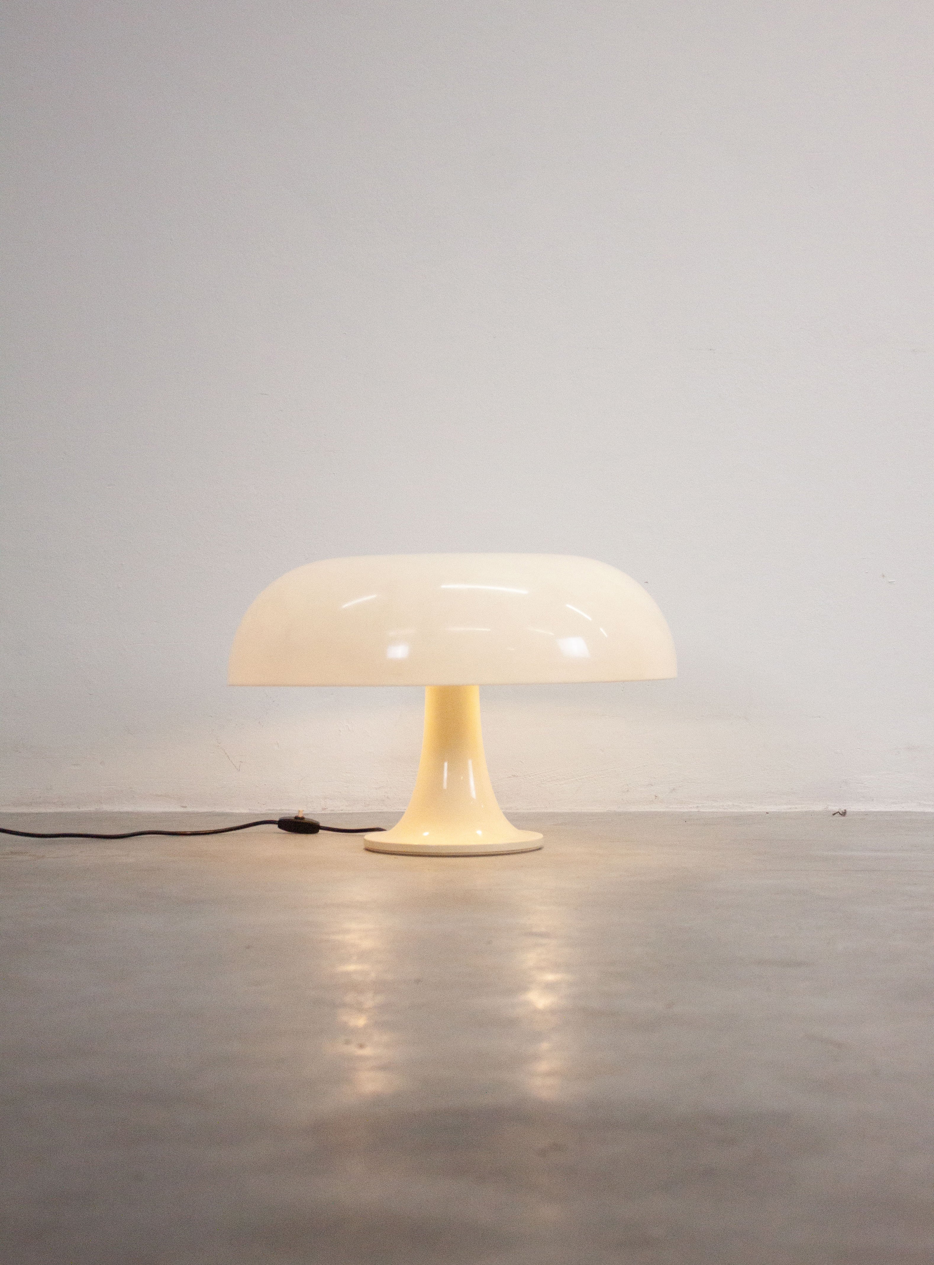Artemide Nesso Lamp by Giancarlo Mattioli (Off White) – JUKI