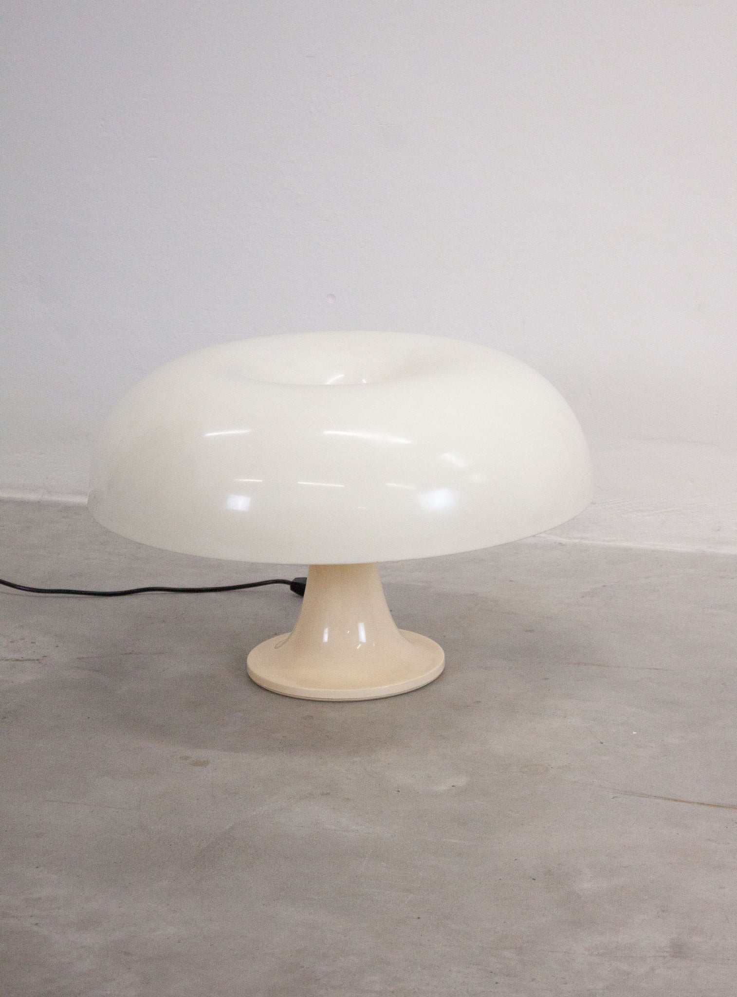 Artemide Nesso Lamp by Giancarlo Mattioli (Off White)