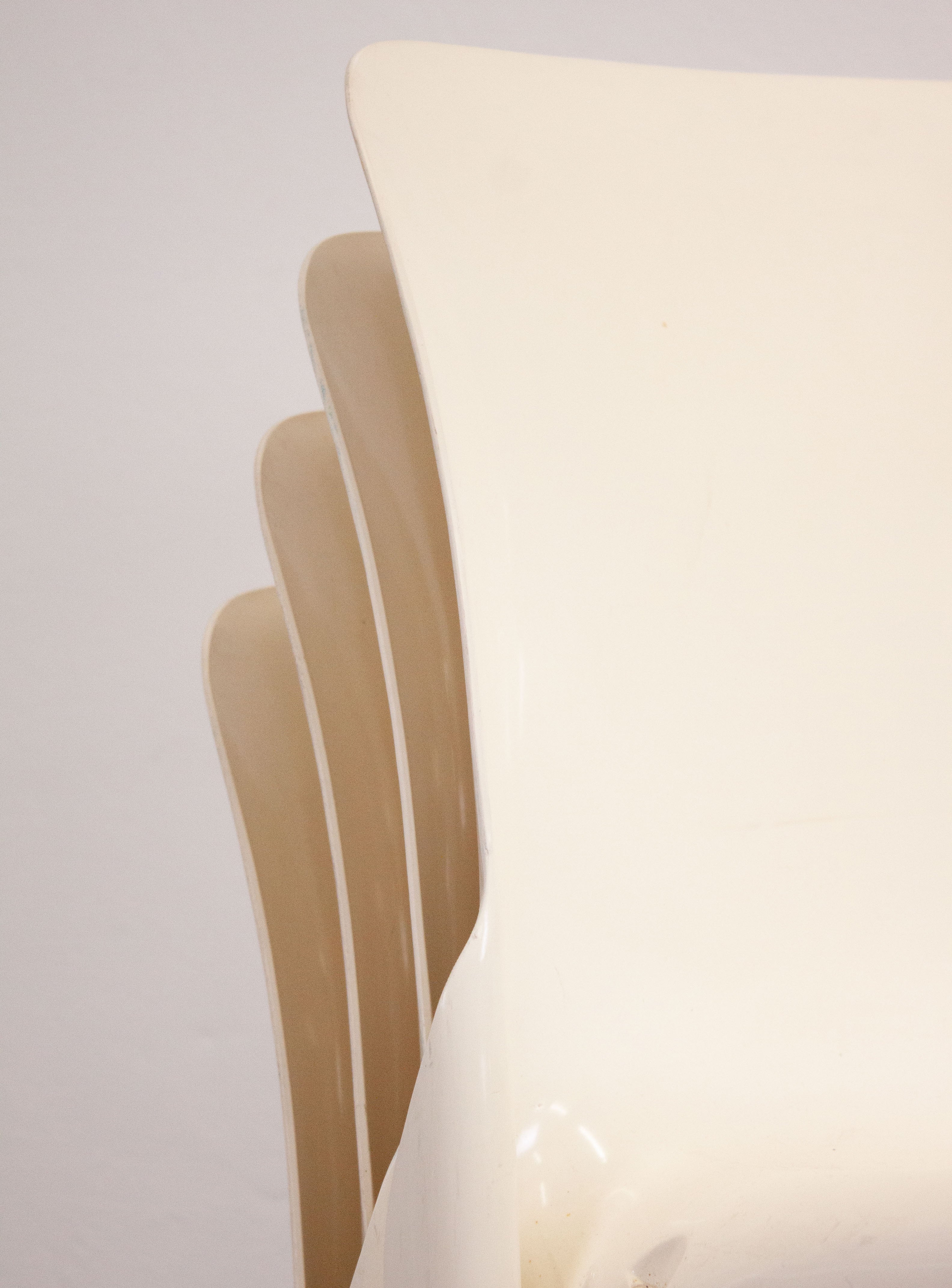 Artemide Selene Dining Chair by Vico Magistretti (White) – JUKI