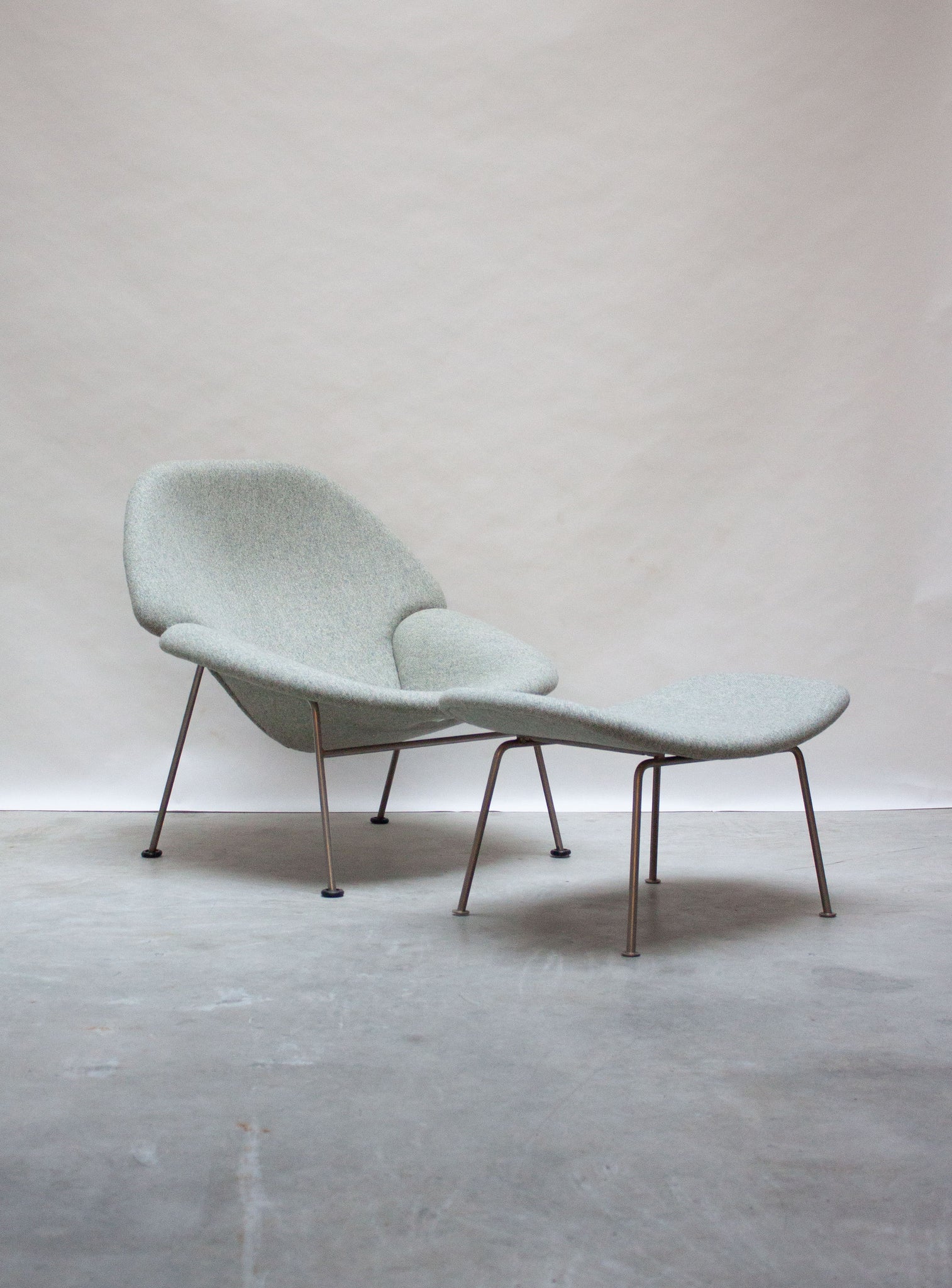 Artifort F555 Lounge Chair & Ottoman by Pierre Paulin