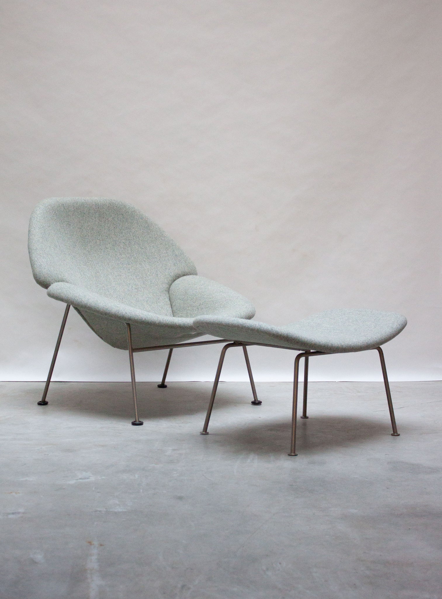 Artifort F555 Lounge Chair & Ottoman by Pierre Paulin