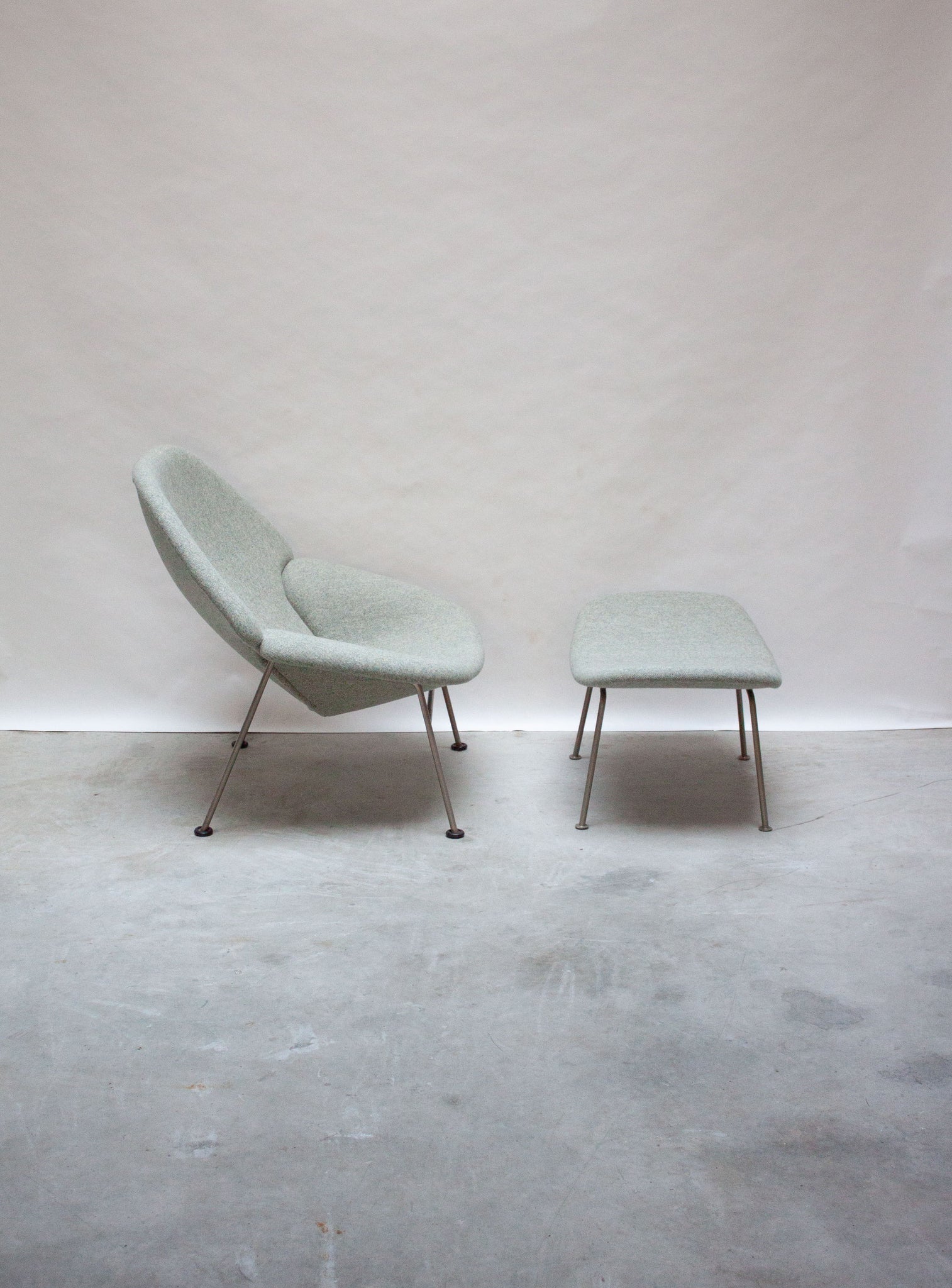 Artifort F555 Lounge Chair & Ottoman by Pierre Paulin