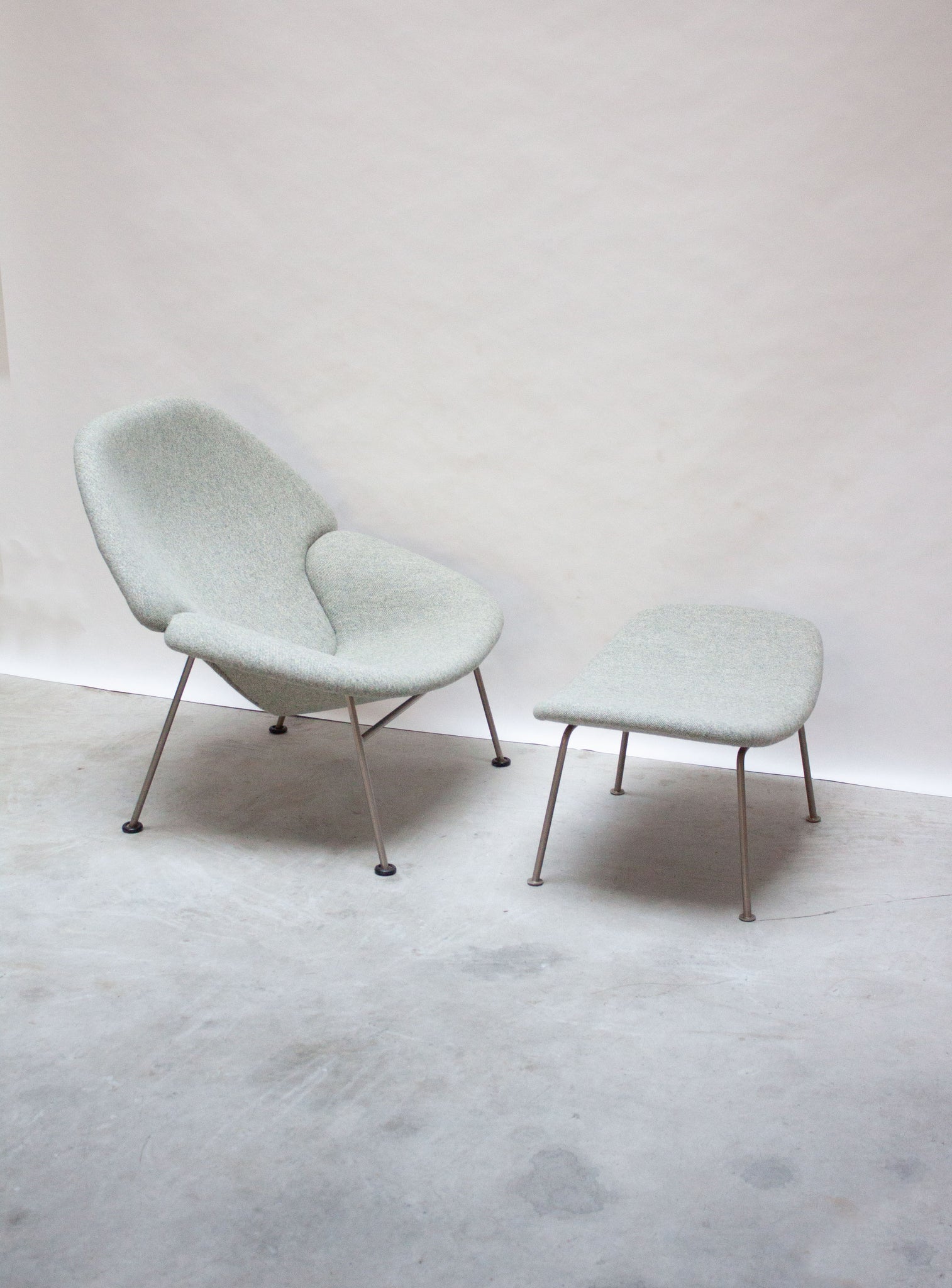 Artifort F555 Lounge Chair & Ottoman by Pierre Paulin