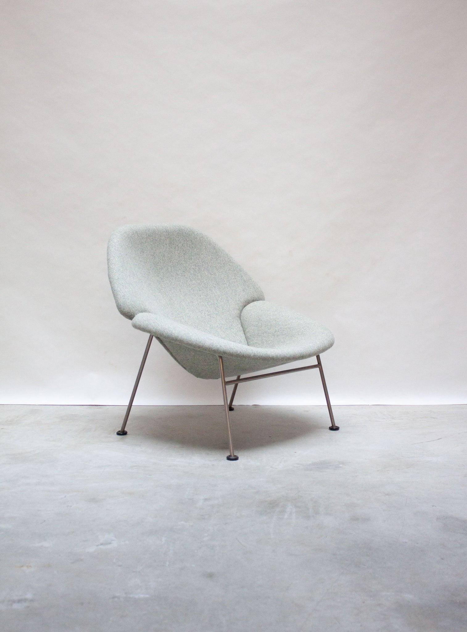 Artifort F555 Lounge Chair & Ottoman by Pierre Paulin