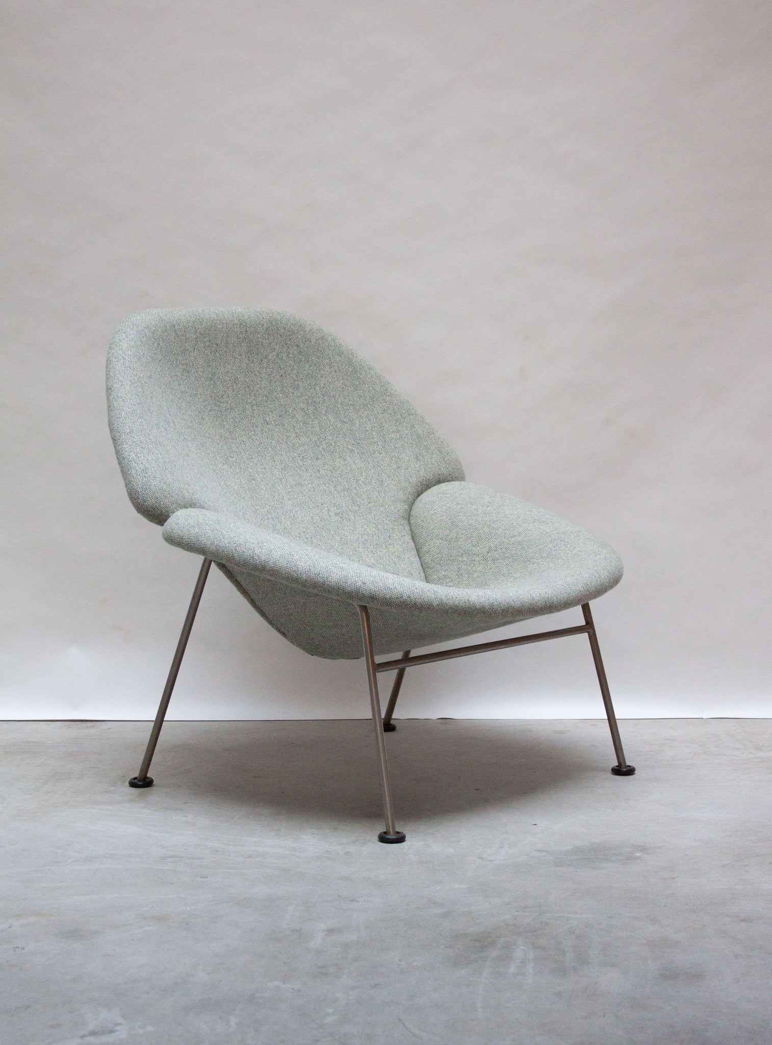 Artifort F555 Lounge Chair & Ottoman by Pierre Paulin