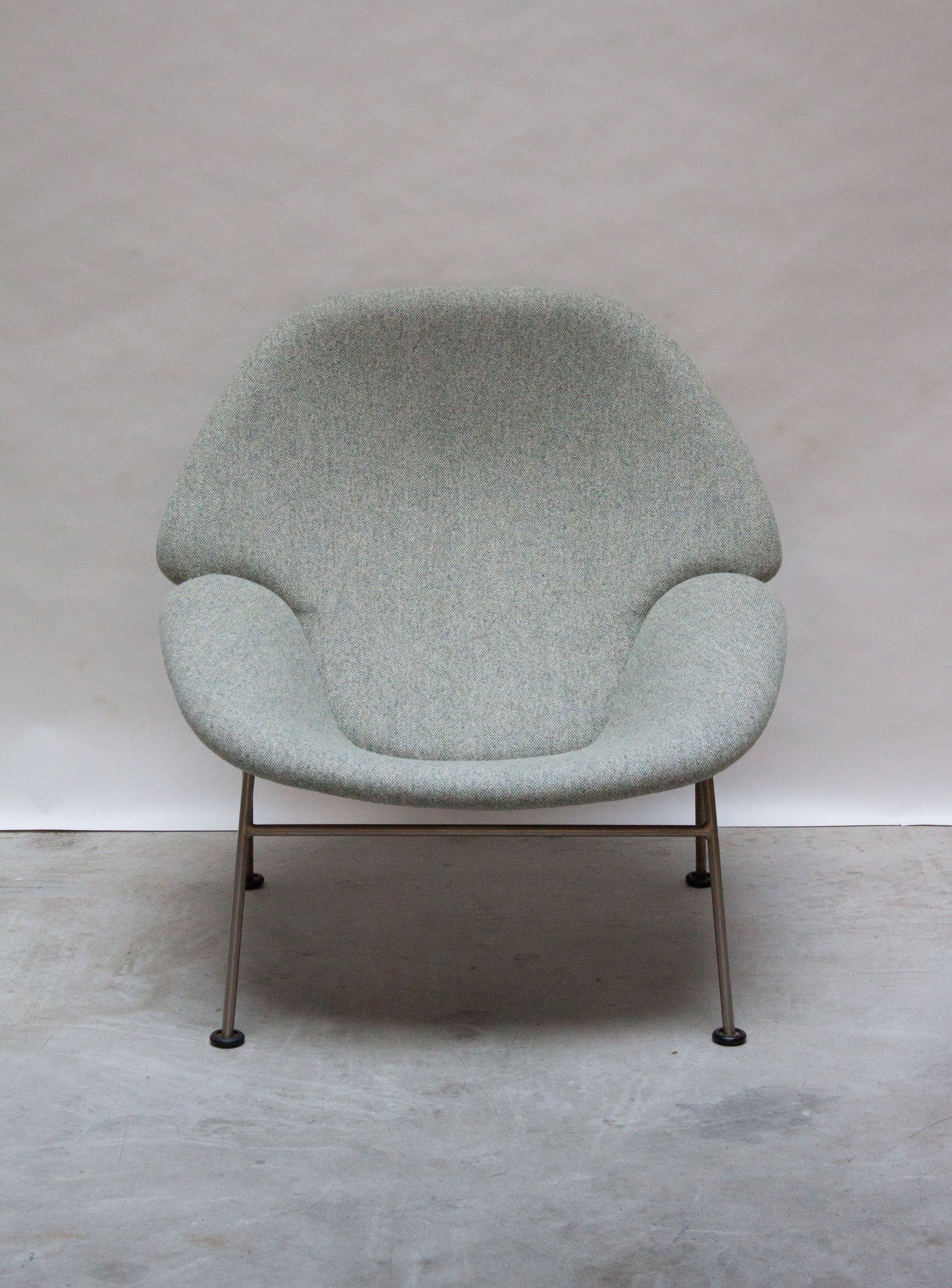 Artifort F555 Lounge Chair & Ottoman by Pierre Paulin