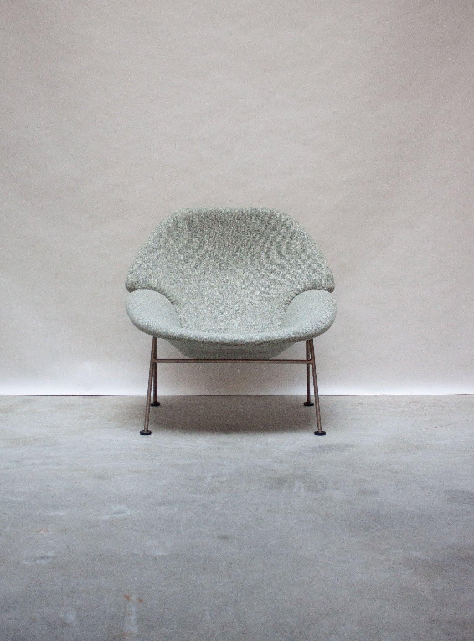 Artifort F555 Lounge Chair & Ottoman by Pierre Paulin