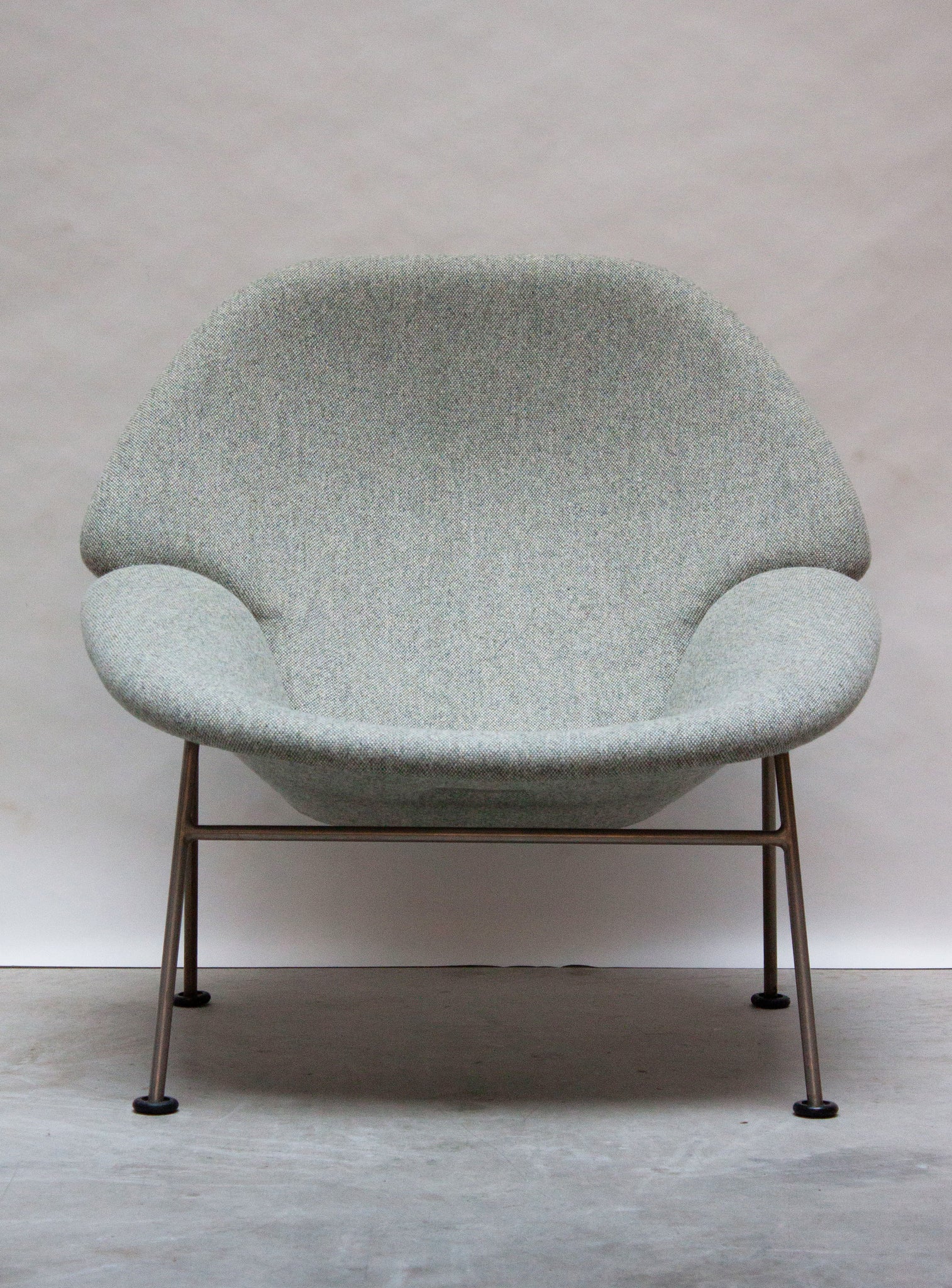 Artifort F555 Lounge Chair & Ottoman by Pierre Paulin