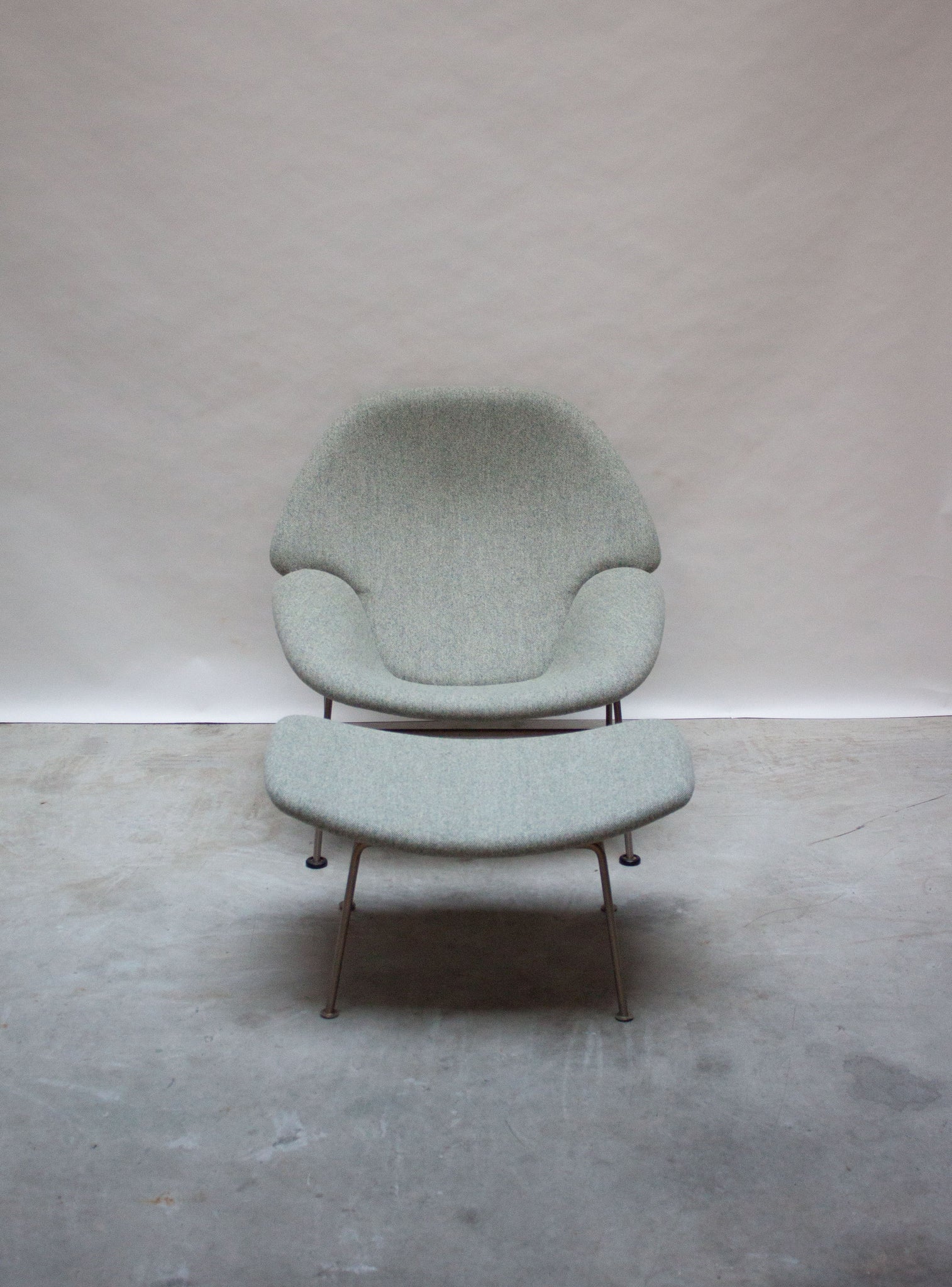 Artifort F555 Lounge Chair & Ottoman by Pierre Paulin