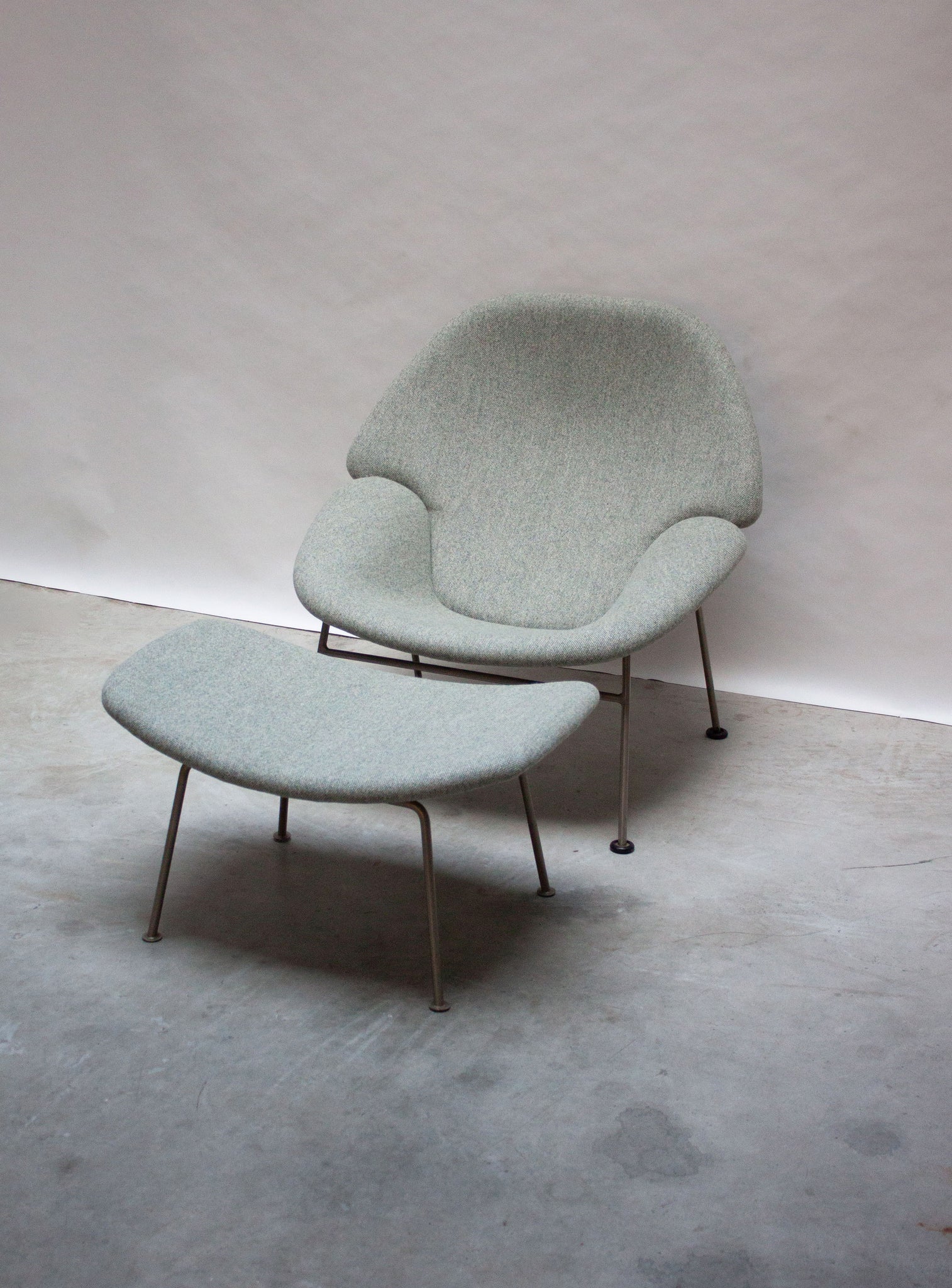 Artifort F555 Lounge Chair & Ottoman by Pierre Paulin