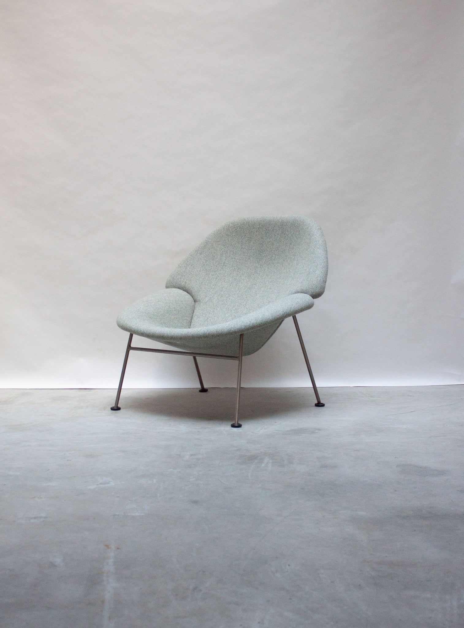 Artifort F555 Lounge Chair & Ottoman by Pierre Paulin