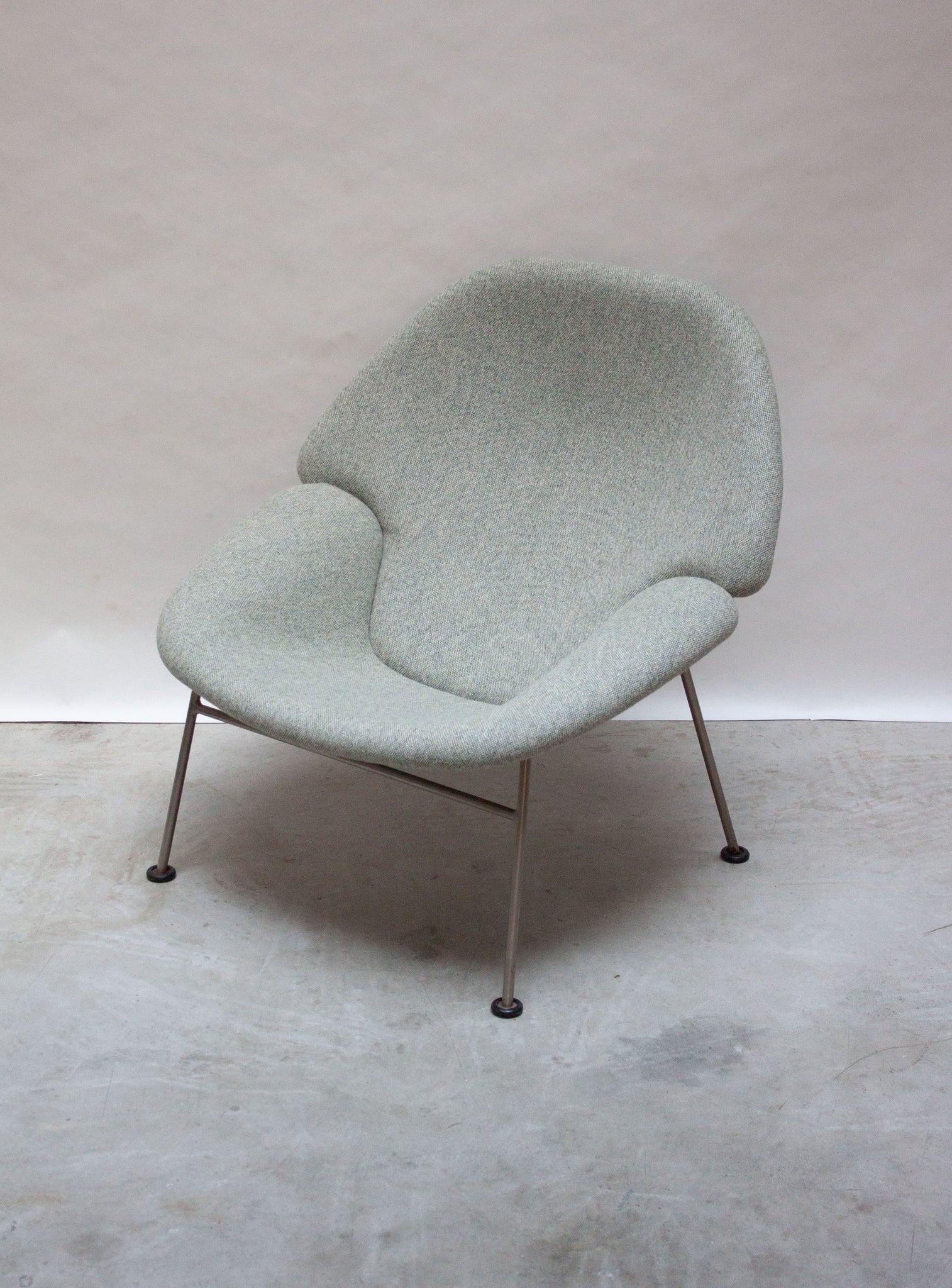 Artifort F555 Lounge Chair & Ottoman by Pierre Paulin