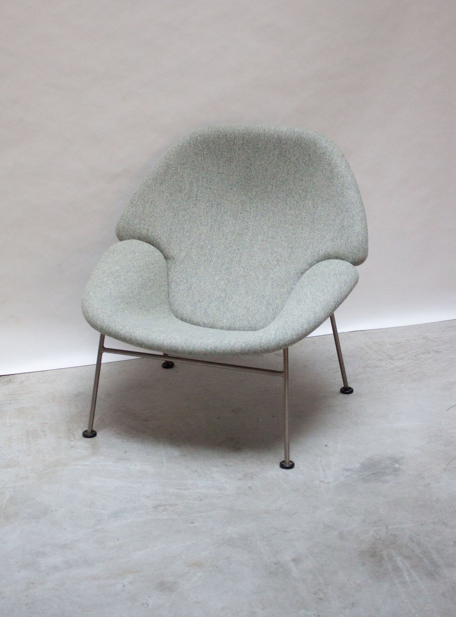 Artifort F555 Lounge Chair & Ottoman by Pierre Paulin