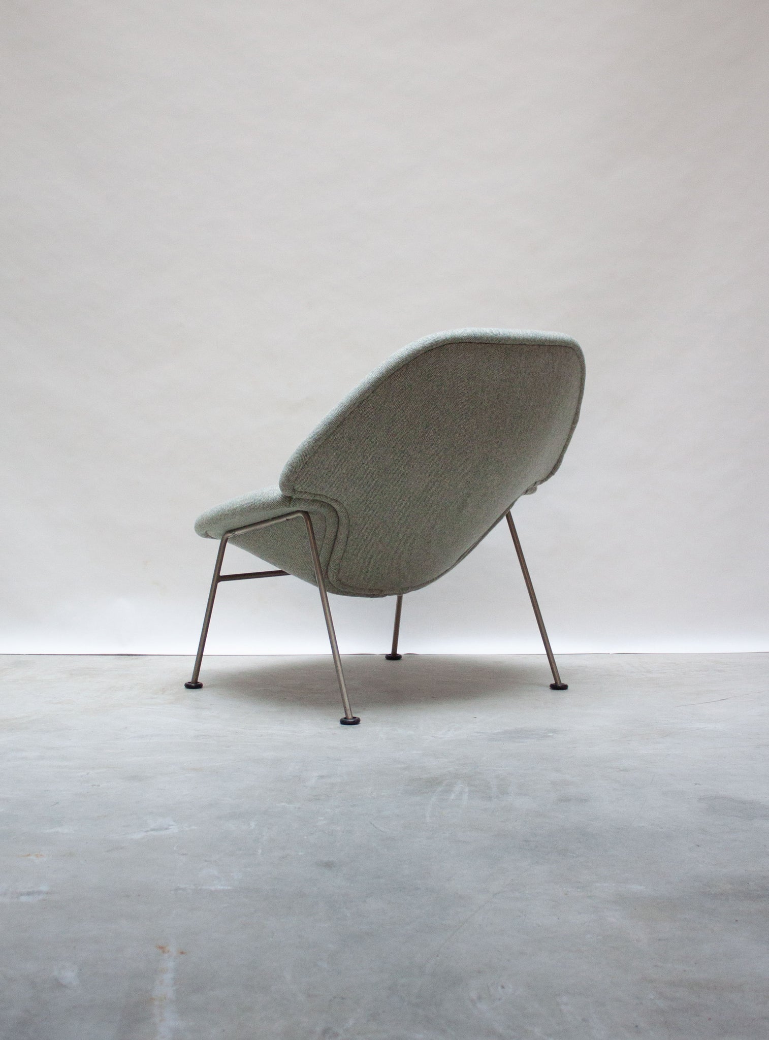 Artifort F555 Lounge Chair & Ottoman by Pierre Paulin