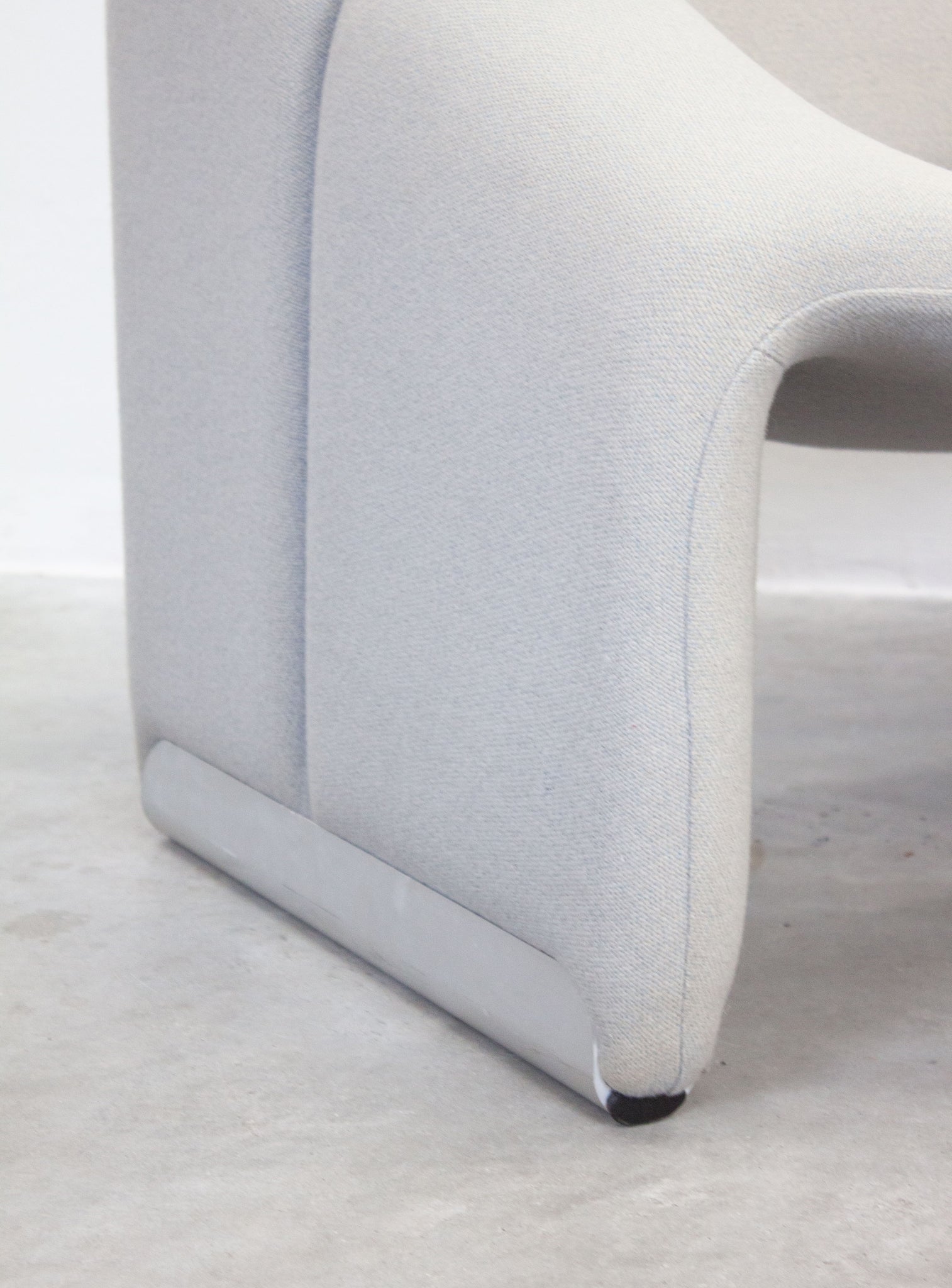 Artifort Groovy F598 Lounge Chair by Pierre Paulin (Light Grey)