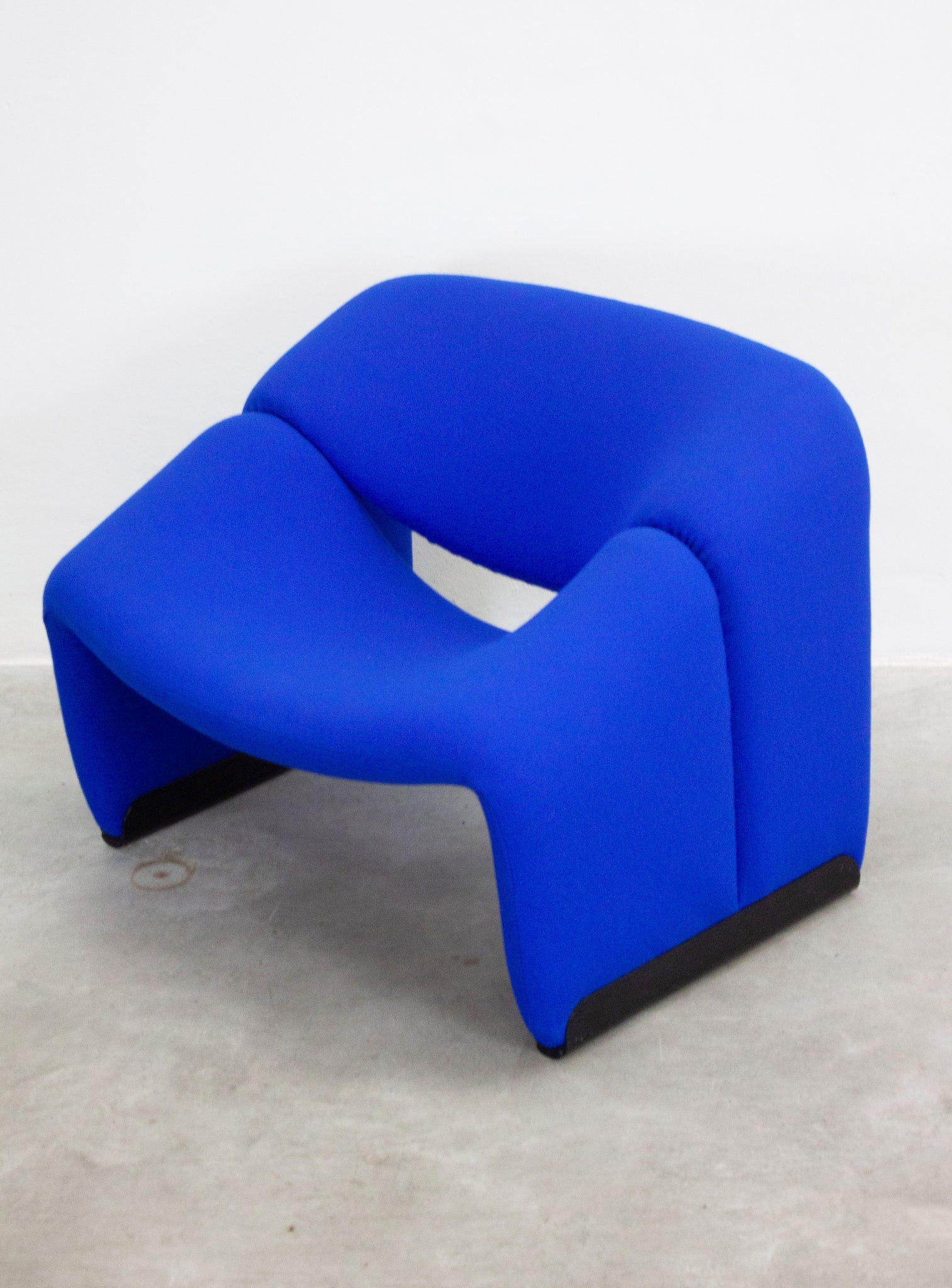 Artifort Groovy F598 Lounge Chair by Pierre Paulin (Cobalt Blue)