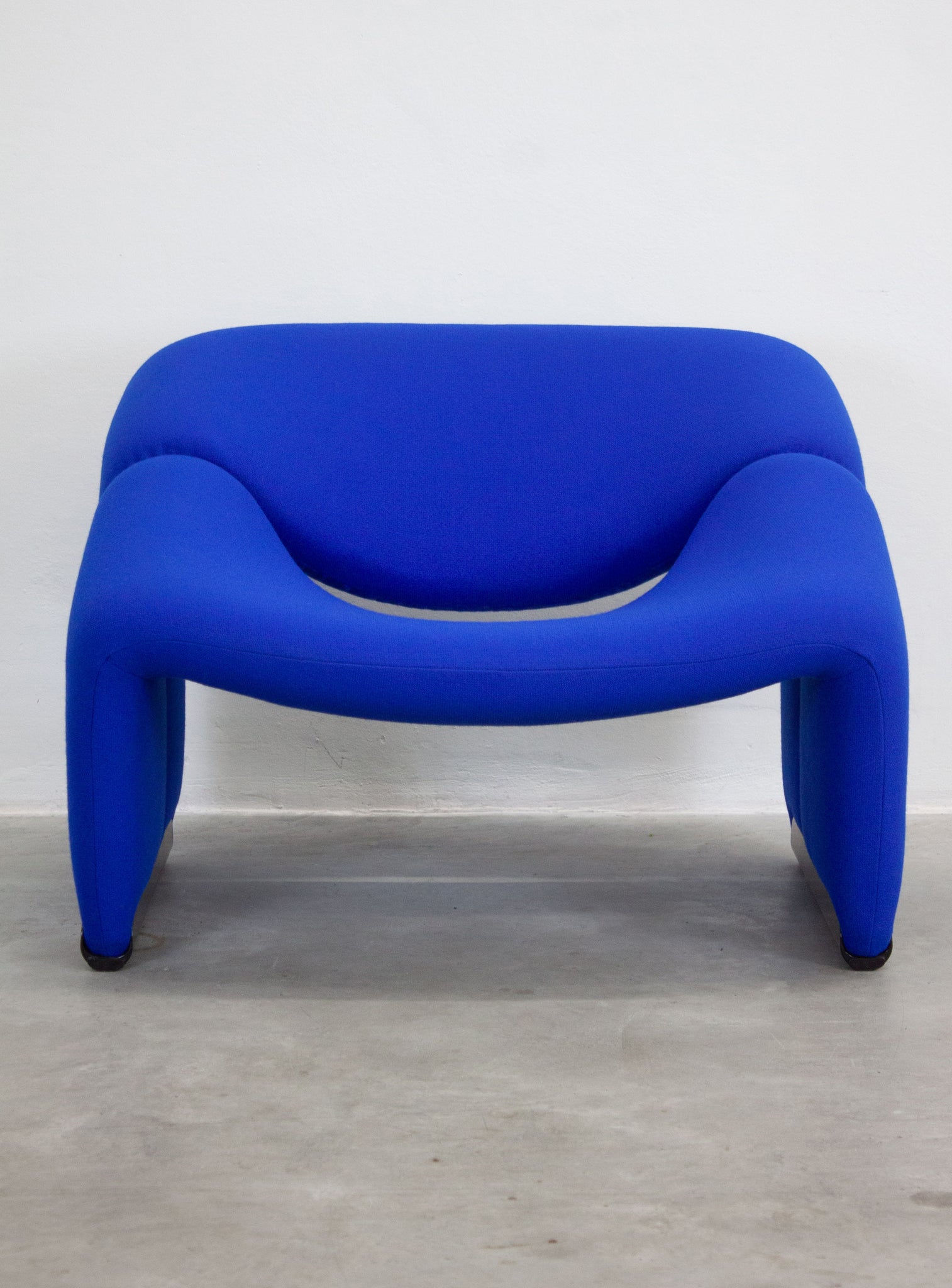 Artifort Groovy F598 Lounge Chair by Pierre Paulin (Cobalt Blue)