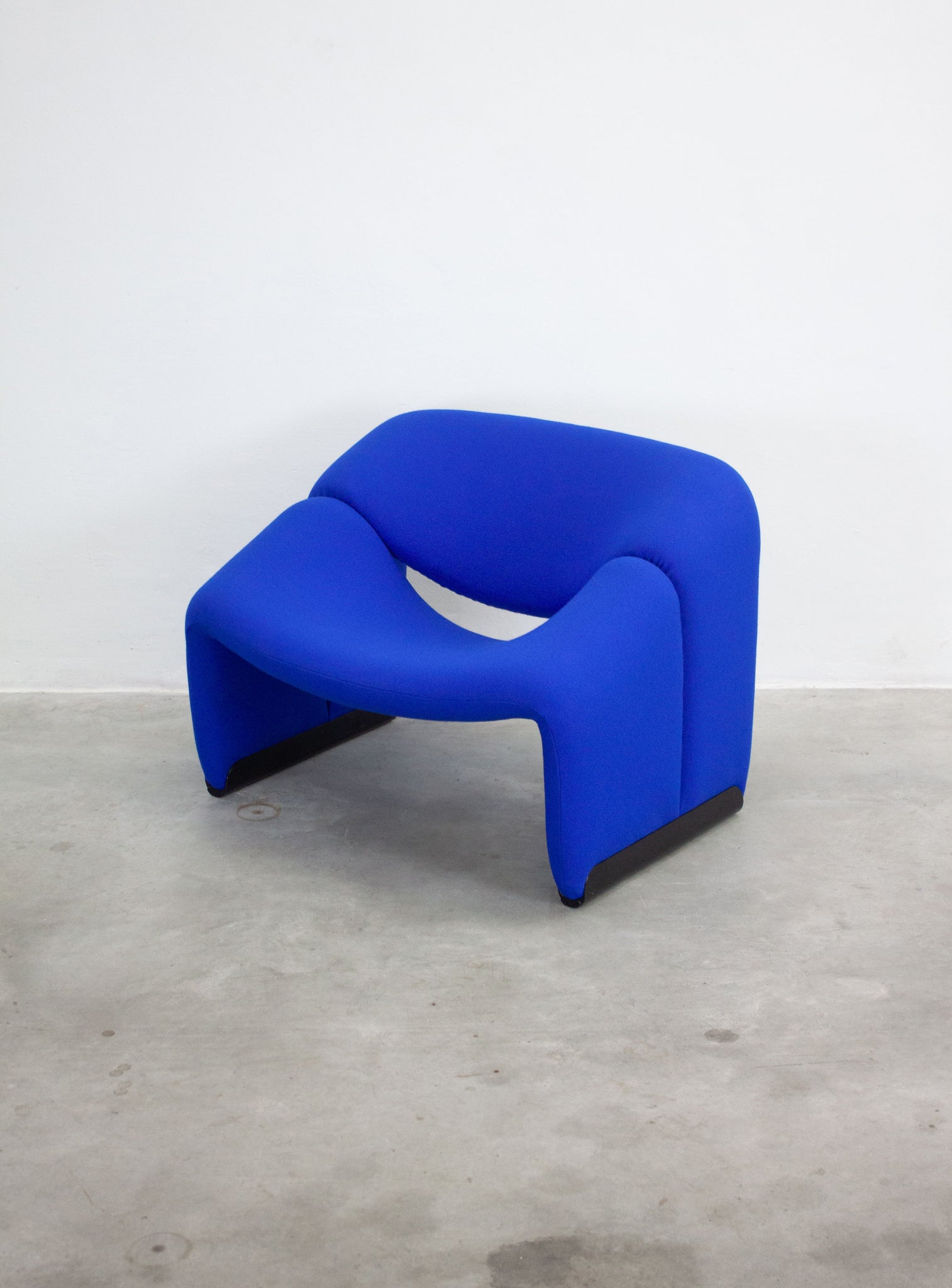 Artifort Groovy F598 Lounge Chair by Pierre Paulin (Cobalt Blue)