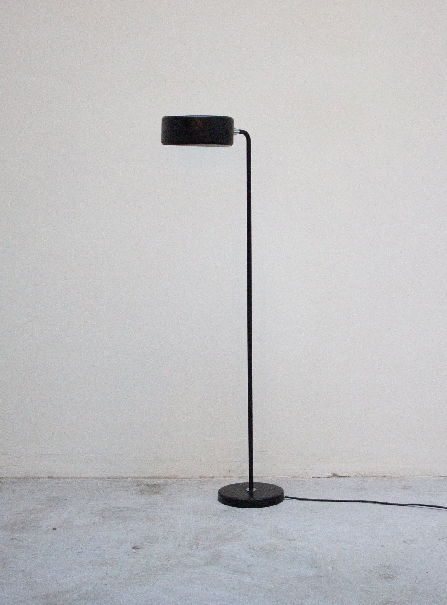 Ateljé Lyktan Simris Floor Lamp by Anders Pehrson (Black)
