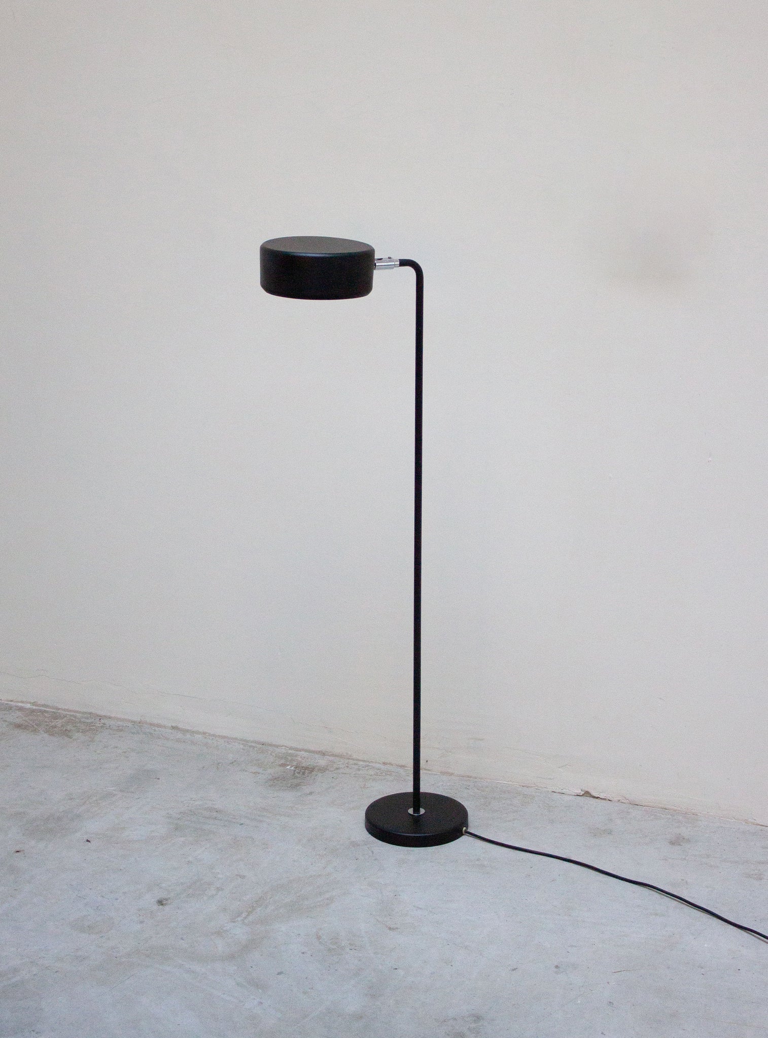 Ateljé Lyktan Simris Floor Lamp by Anders Pehrson (Black)