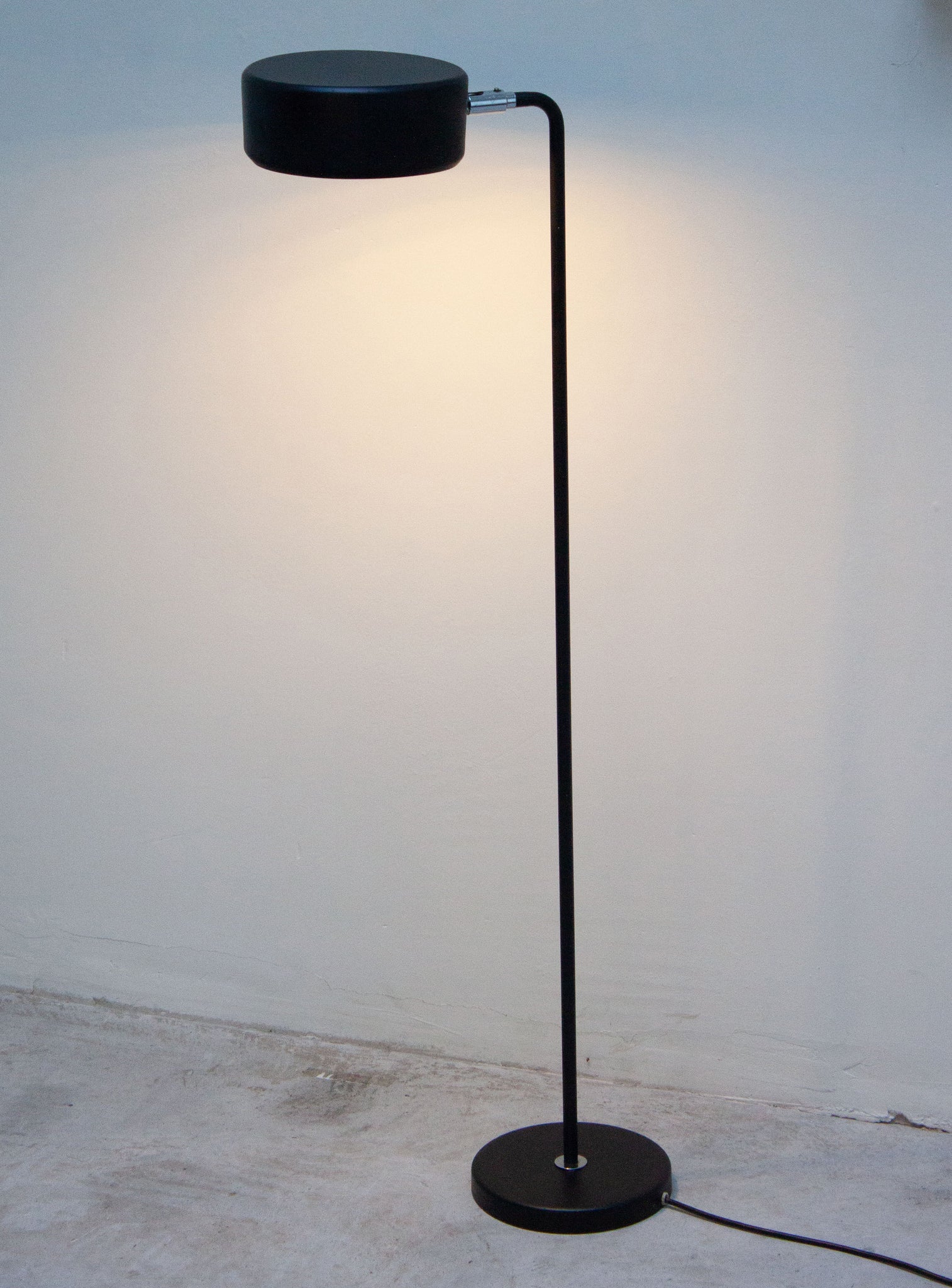 Ateljé Lyktan Simris Floor Lamp by Anders Pehrson (Black)